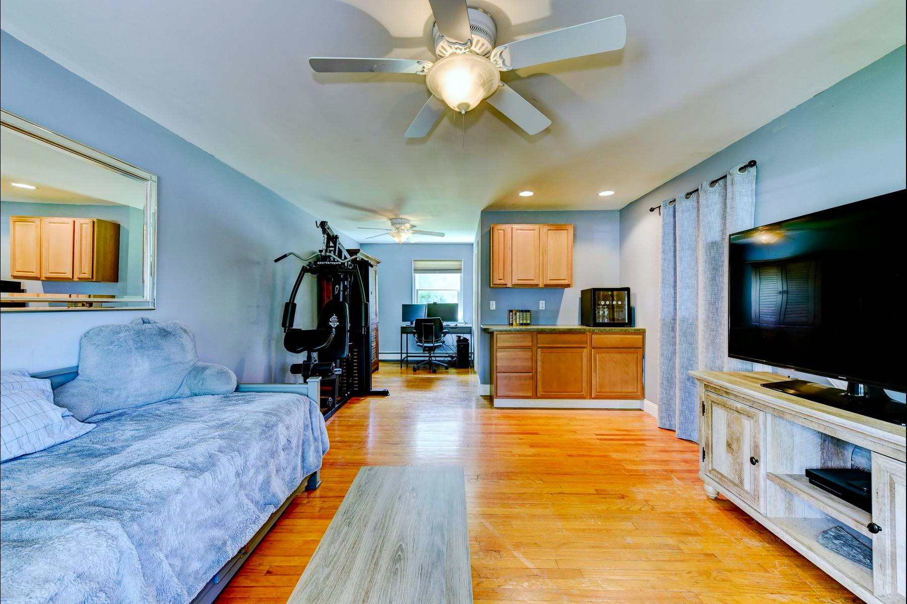  ?Glenwood? Neighborhood Colonial Offers Privacy and Flexibility - 物件實景
