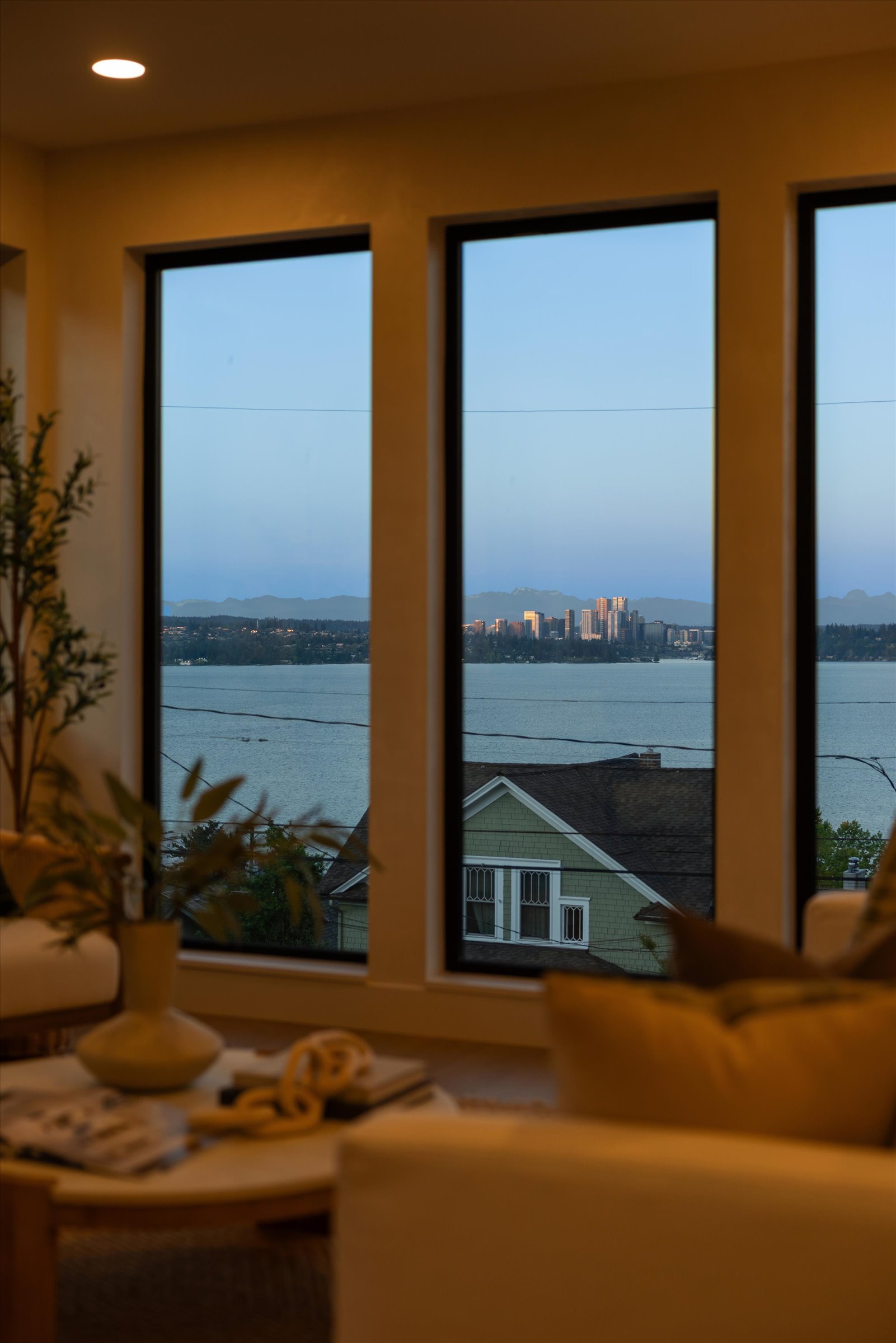  909 32nd Ave S Unit #A, Seattle, WA 98144 - 物件實景