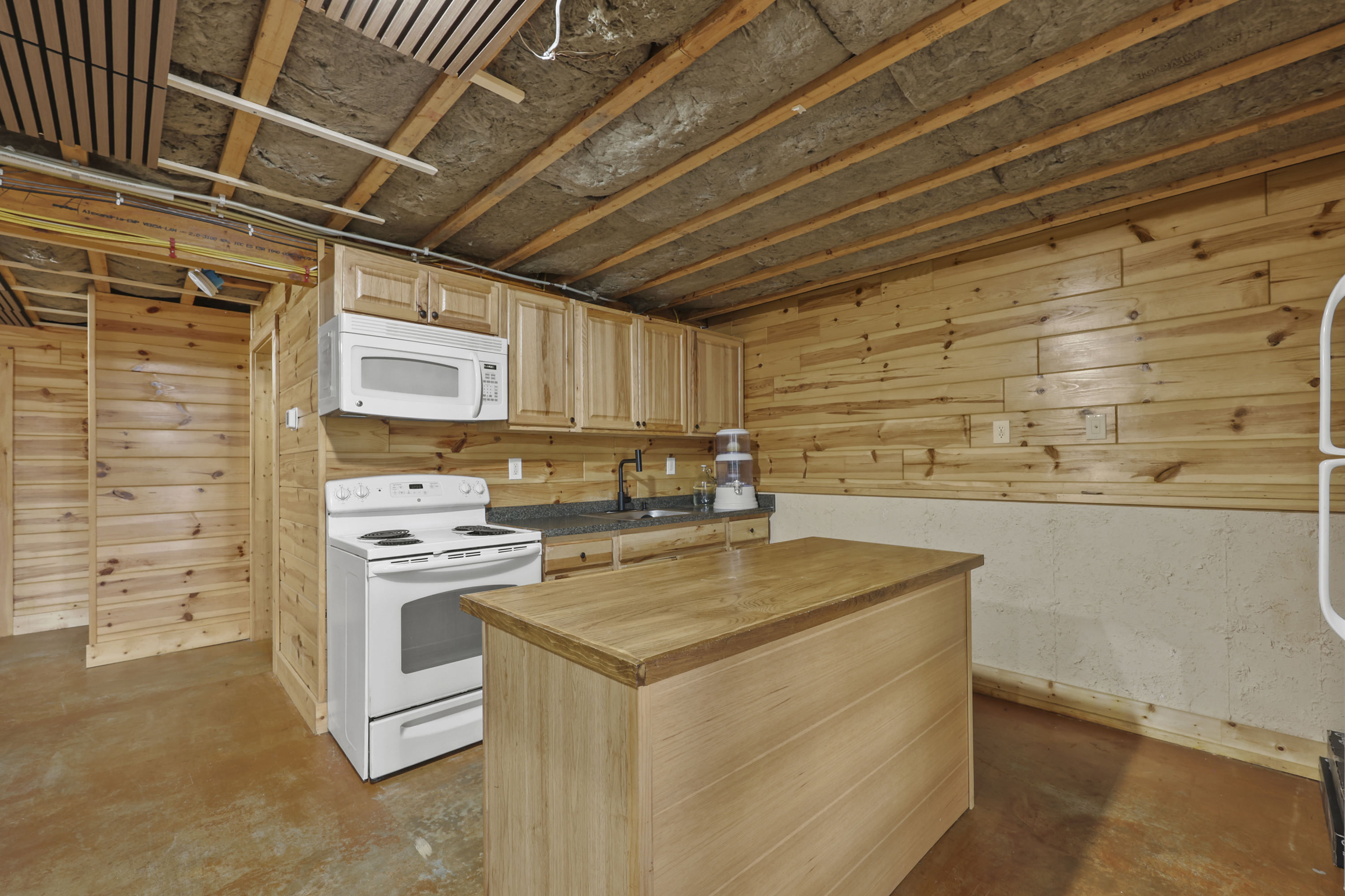  Berkshires Log Home Retreat with Wildlife Pond & Guest Apartment - 物件實景