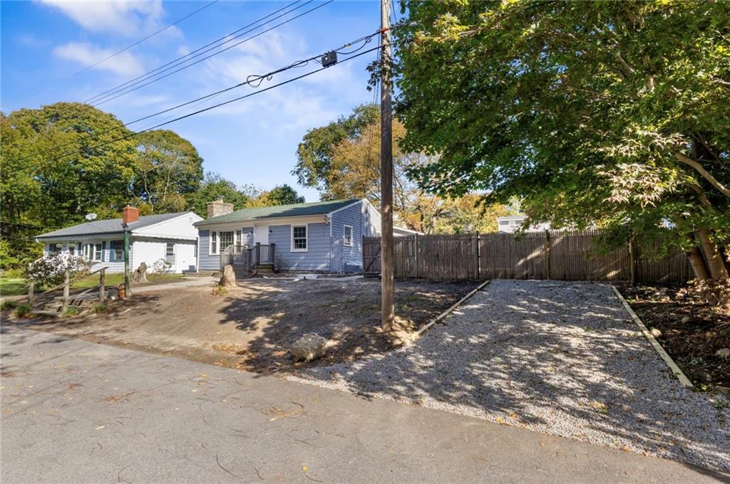 Jamestown, Rhode Island, 02835, United States, 3 Bedrooms Bedrooms, ,1 BathroomBathrooms,Residential,For Sale,2044275