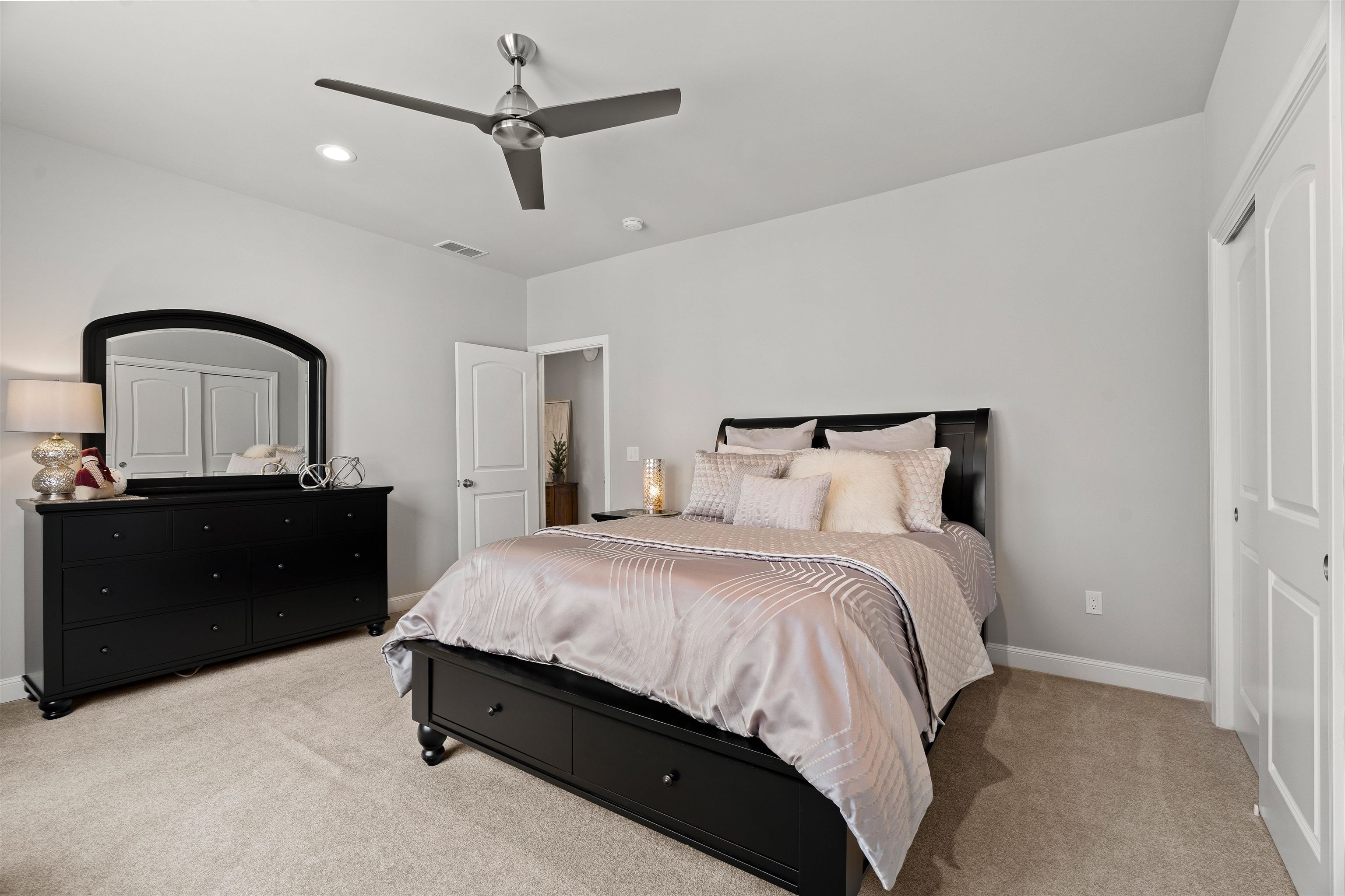 Manchester, New Hampshire, 03102, United States, 3 Bedrooms Bedrooms, ,3 BathroomsBathrooms,Residential,For Sale,2003193