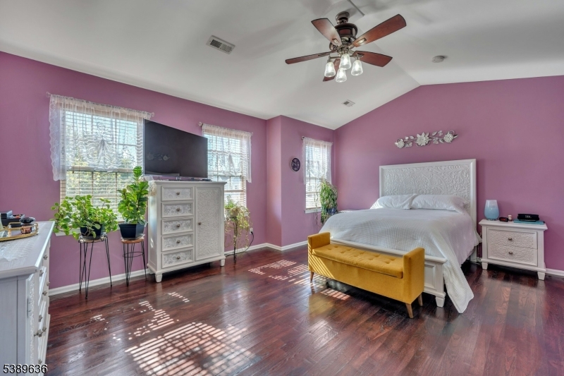 Belleville Twp., New Jersey, 07109, United States, 2 Bedrooms Bedrooms, ,3 BathroomsBathrooms,Residential,For Sale,1960991