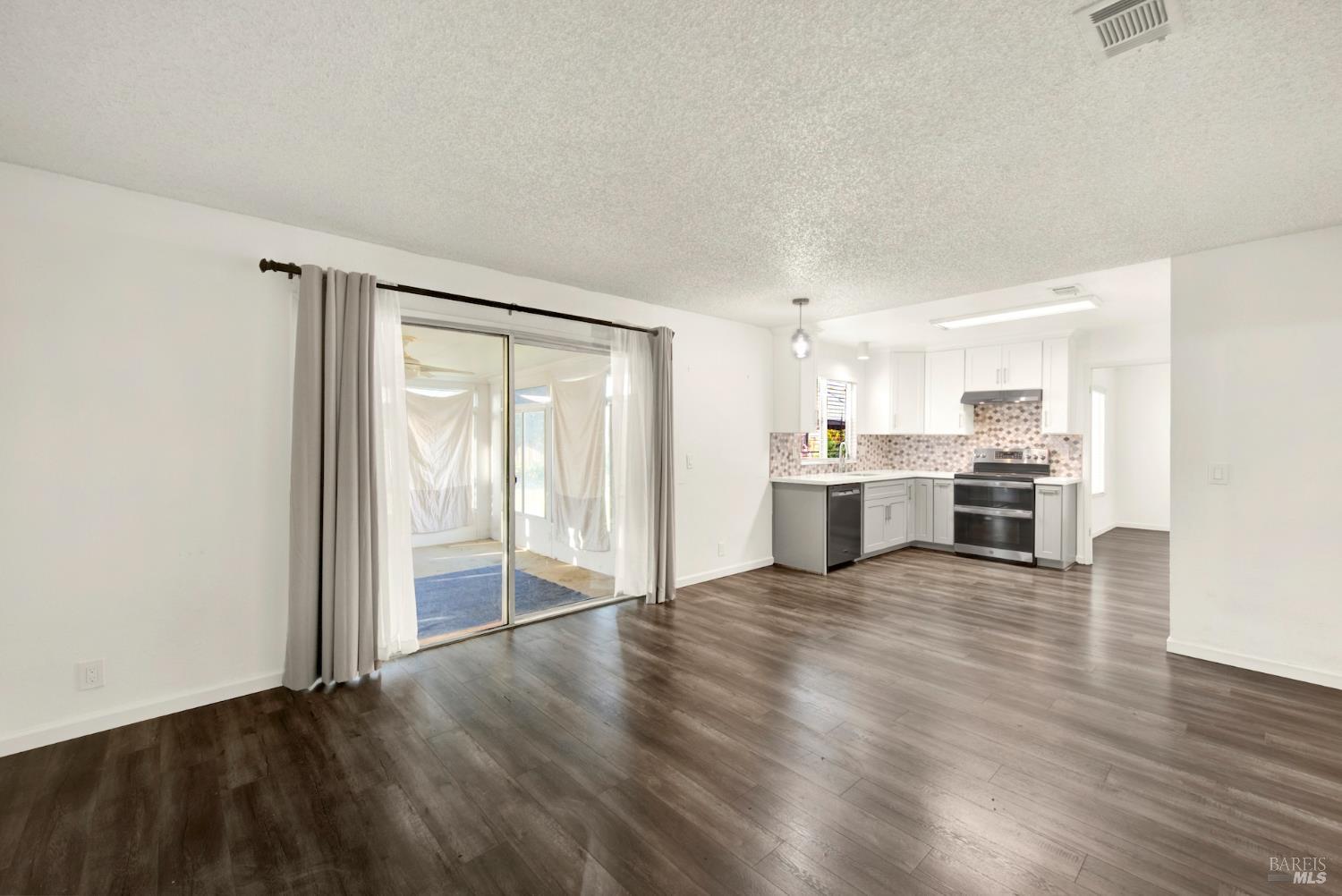 Suisun City, California, 94585, United States, 4 Bedrooms Bedrooms, ,3 BathroomsBathrooms,Residential,For Sale,1989604