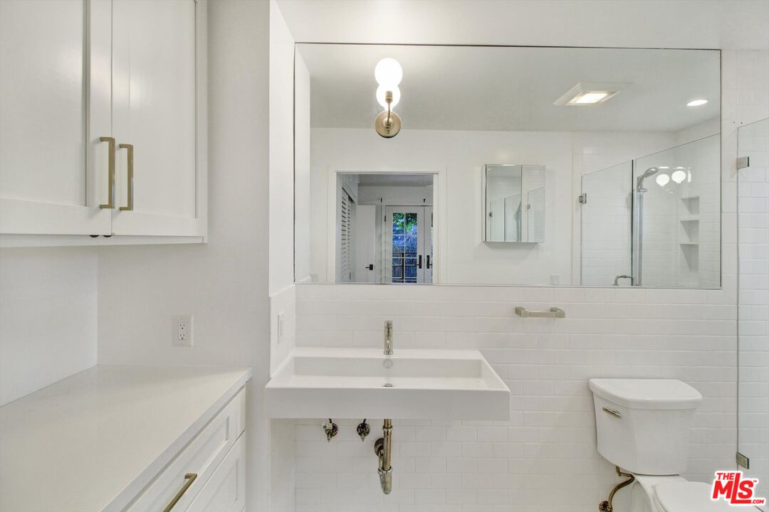 Venice, California, 90291, United States, 7 Bedrooms Bedrooms, ,Residential,For Sale,1700344