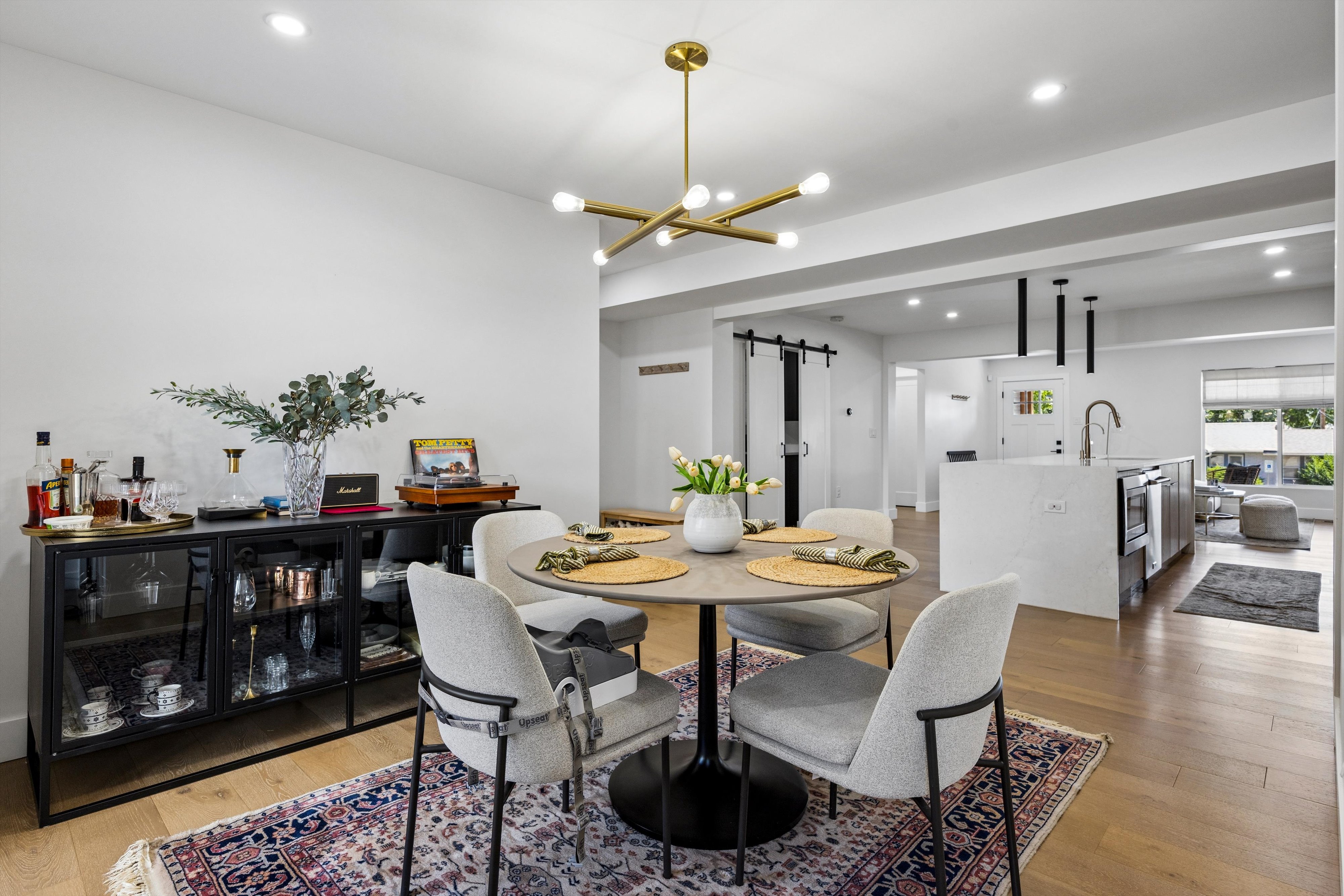  Beautifully renovated-perfect blend of modern functionality, thoughtful design - 物件實景
