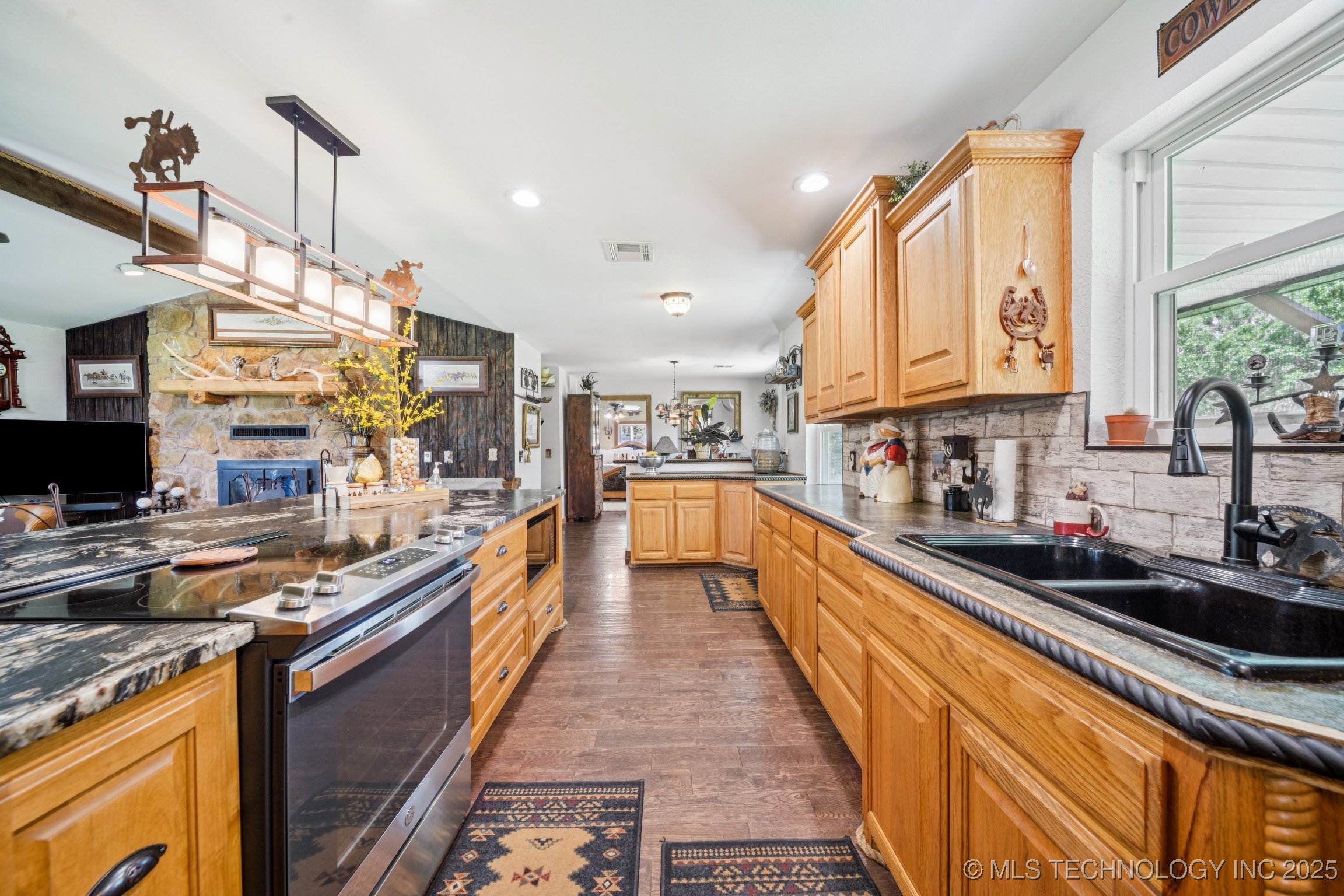 Barnsdall, Oklahoma, 74002, United States, 4 Bedrooms Bedrooms, ,3 BathroomsBathrooms,Residential,For Sale,1898751