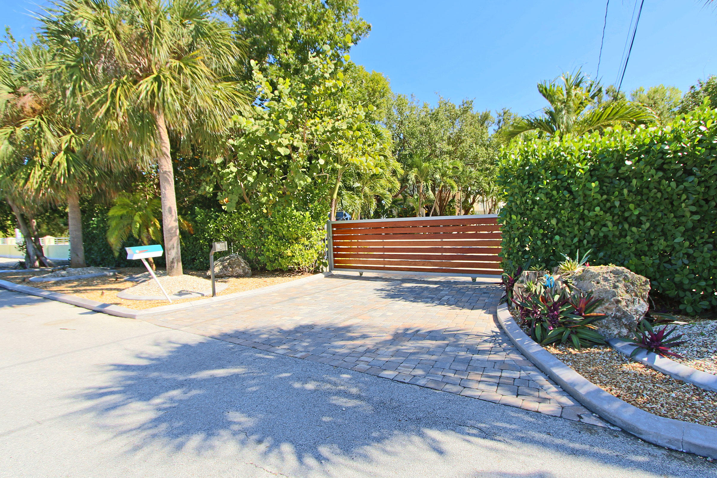 30 Ocean Front Drive, KEY LARGO, Florida, 33037, United States, 4 Bedrooms Bedrooms, ,4 BathroomsBathrooms,Residential,For Sale,30 Ocean Front Drive,1675367