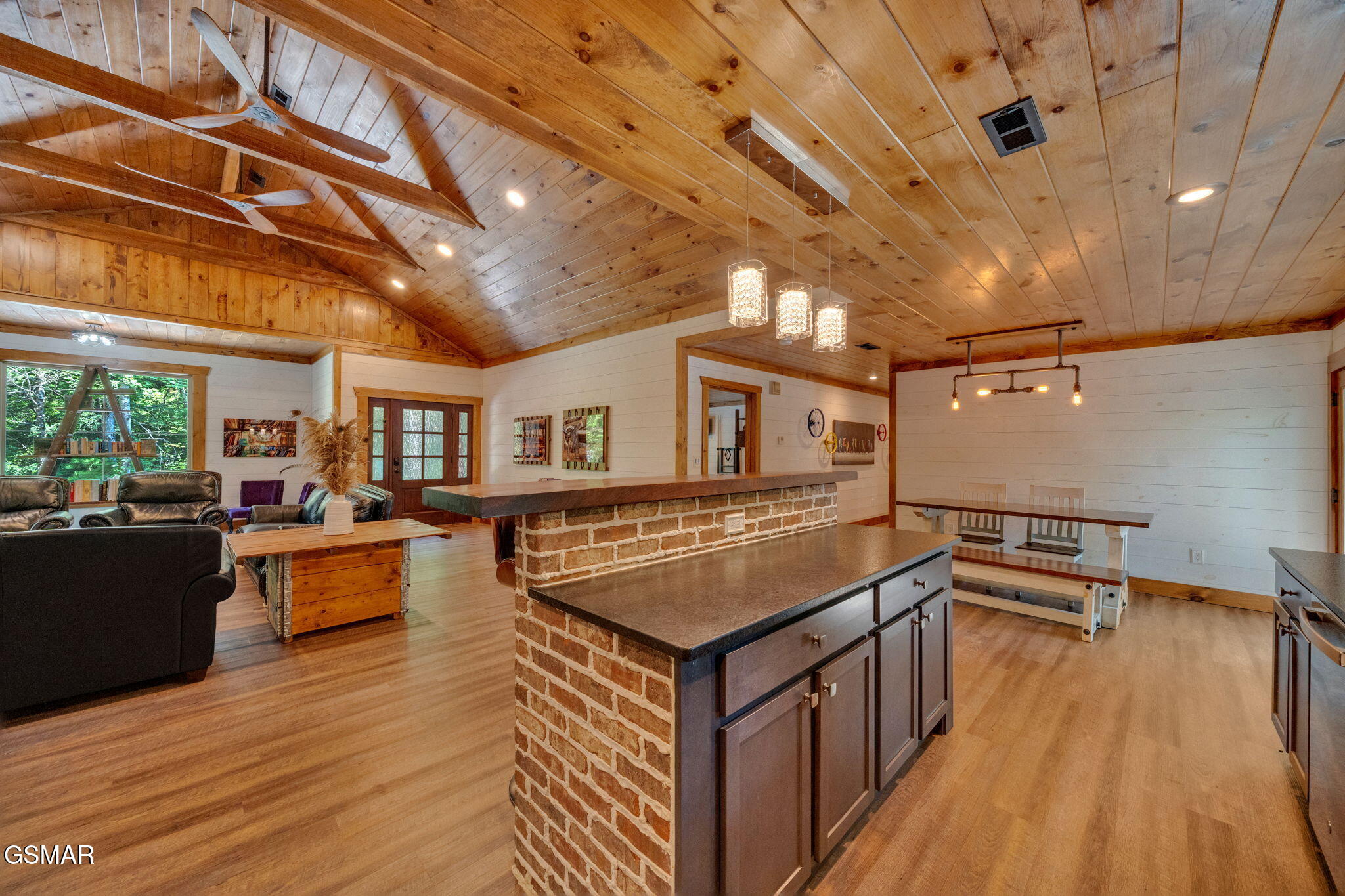 Gatlinburg, Tennessee, 37738, United States, 4 Bedrooms Bedrooms, ,5 BathroomsBathrooms,Residential,For Sale,1921348