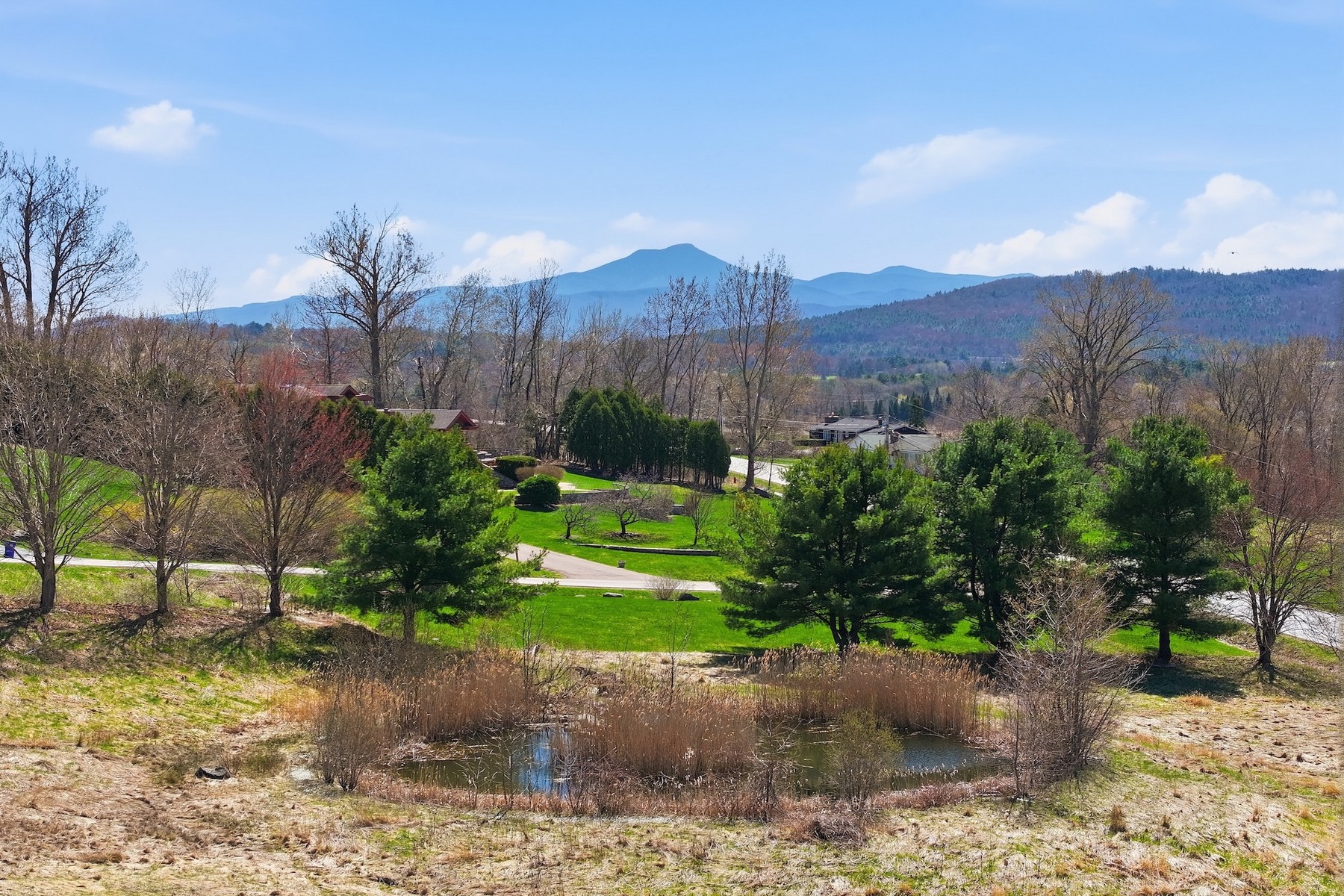  351 Ledgewood Drive - 物件實景