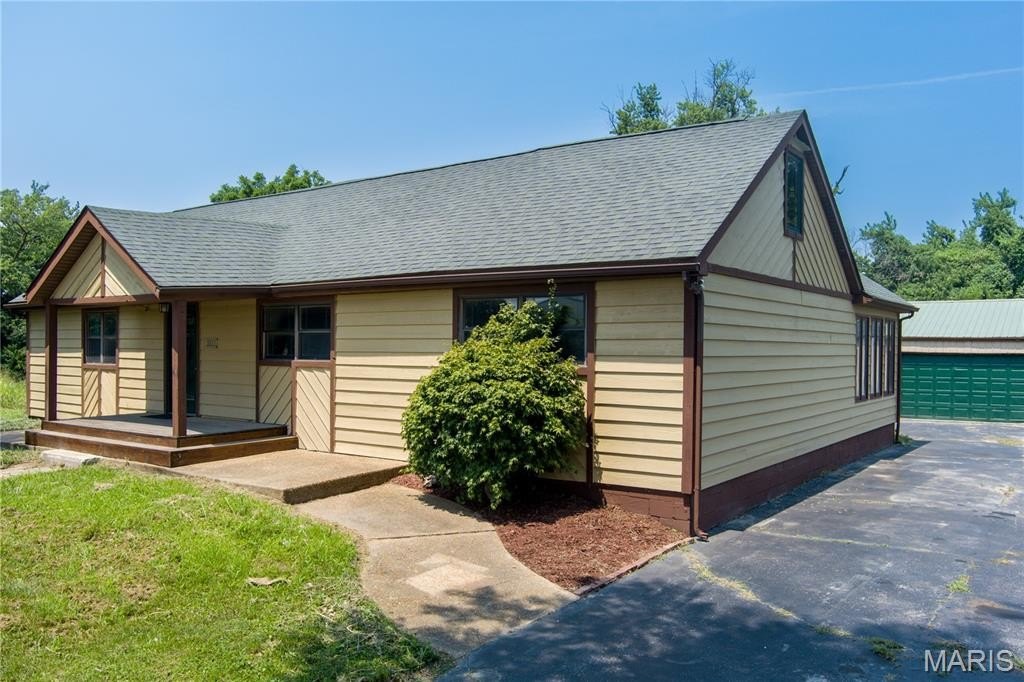 Edwardsville, Illinois, 62025, United States, 5 Bedrooms Bedrooms, ,4 BathroomsBathrooms,Residential,For Sale,1975622