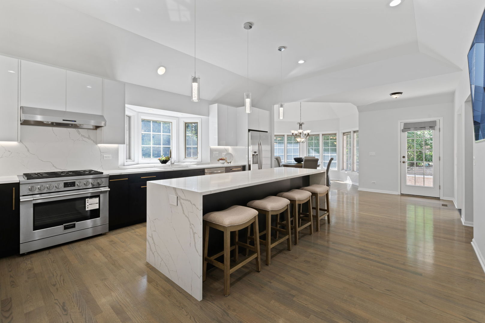 Oak Brook, Illinois, 60523, United States, 7 Bedrooms Bedrooms, ,5 BathroomsBathrooms,Residential,For Sale,1990925