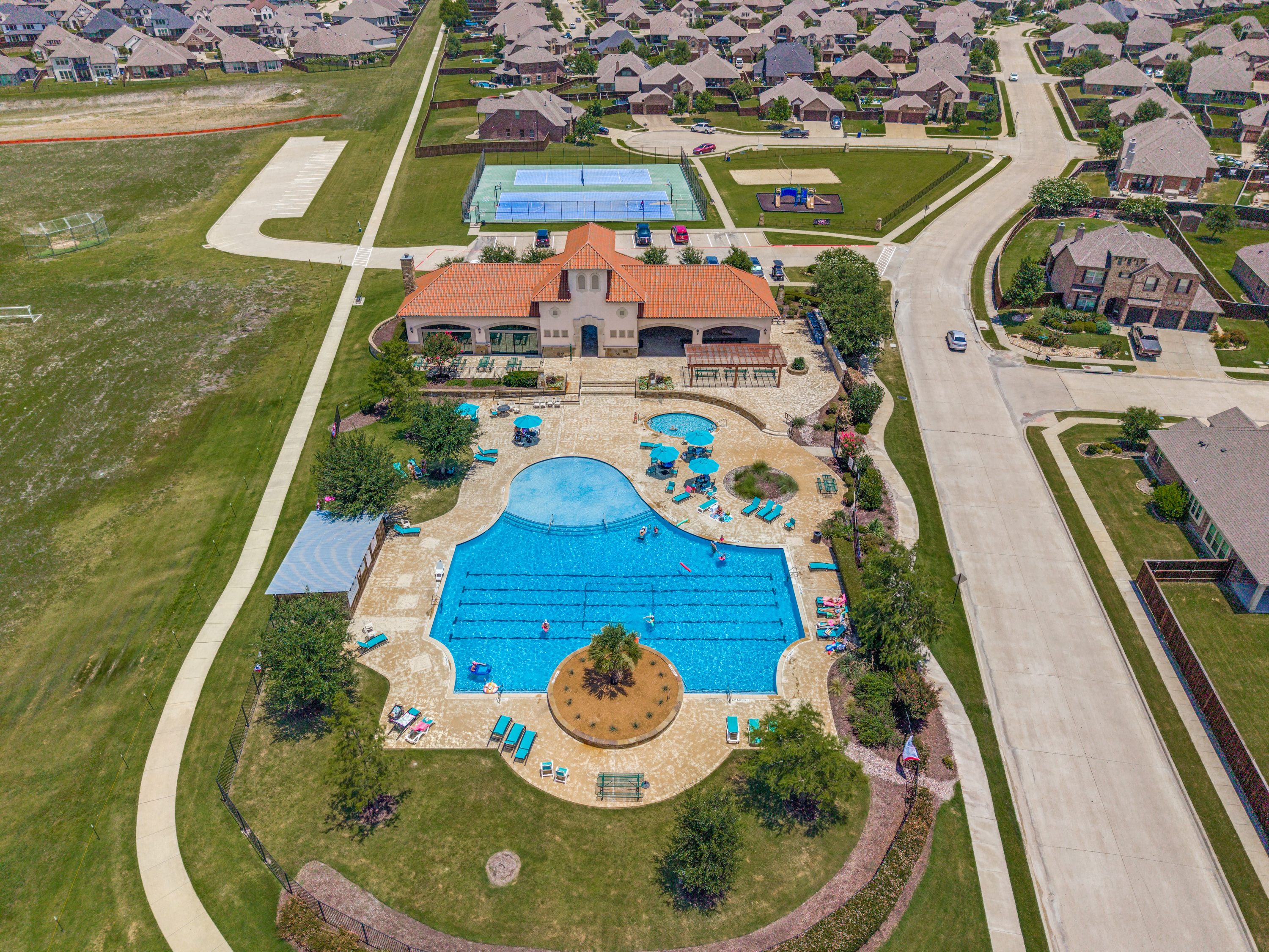  Better Than New  Perry Home on Expansive Nearly Half-Acre Lot - 物件實景