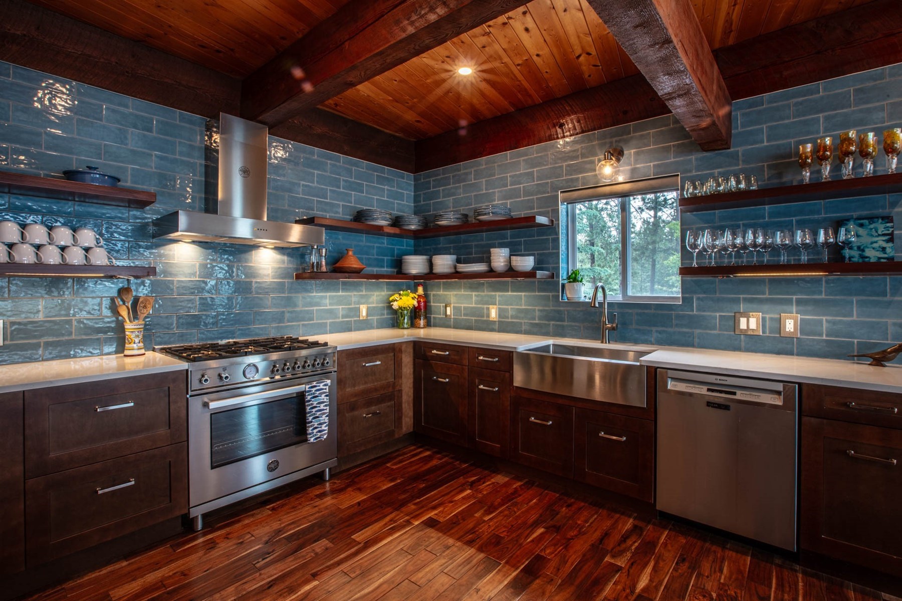  Renovated Waterfront Retreat with Private Dock & Guest Barn - 物件實景