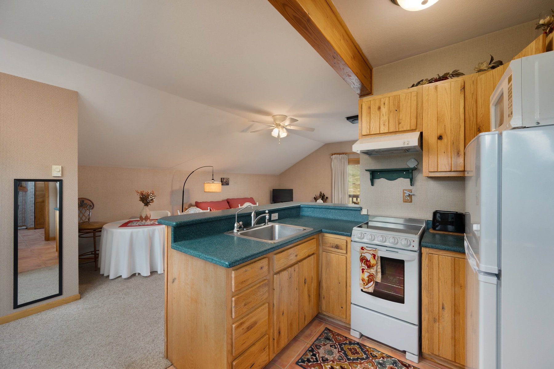  2500 Cottontail - 物件實景