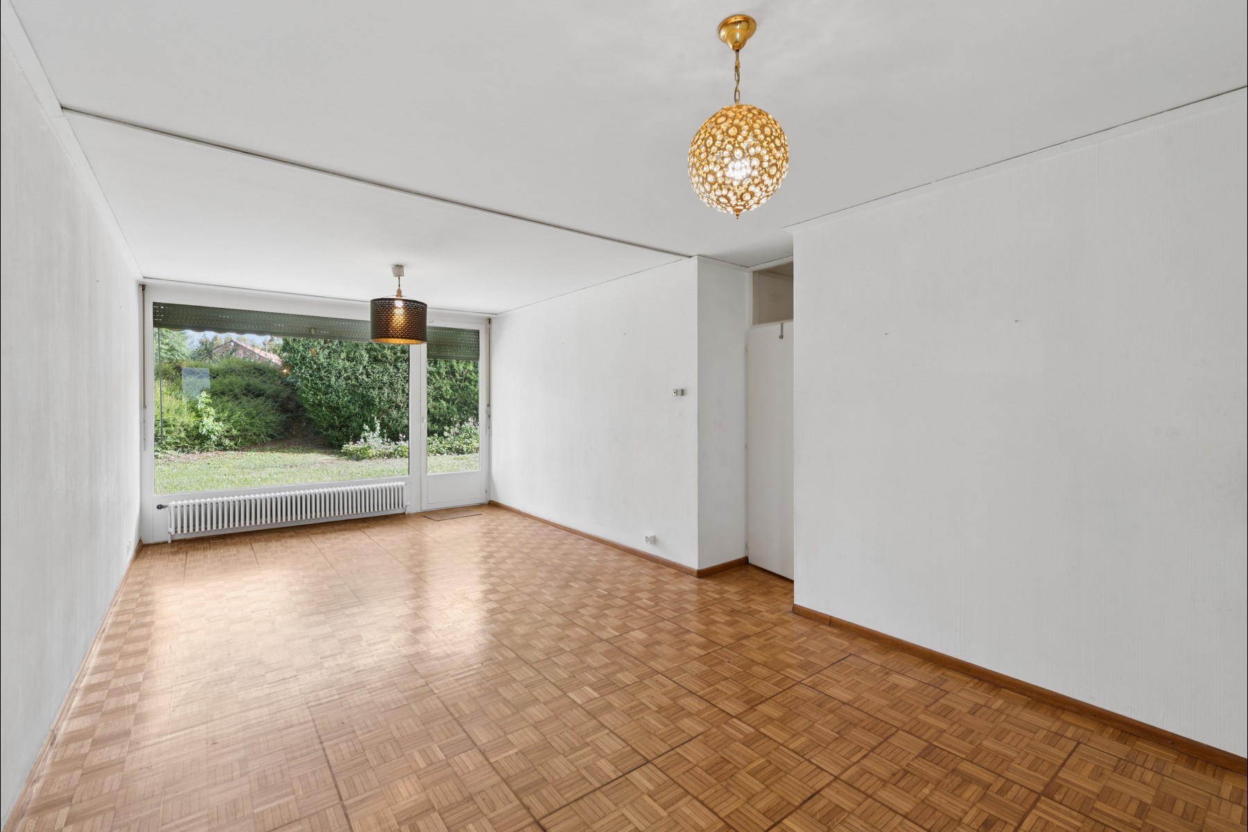  Single-story villa with a garden in need of renovation - 物件實景