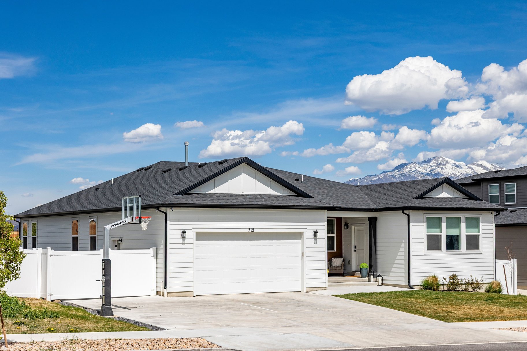  Spacious rambler with ADU. Open design and backyard made for living. - 物件實景