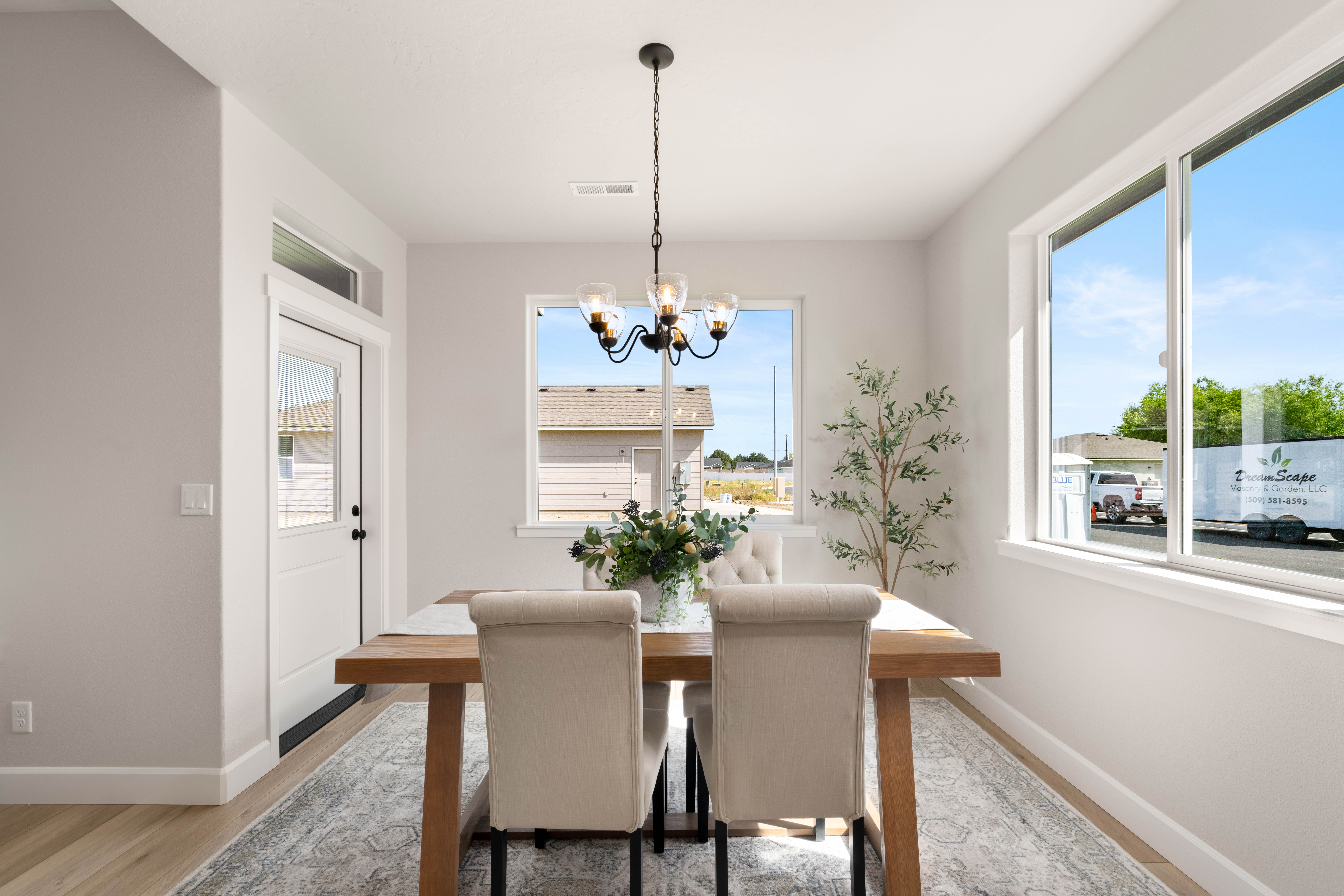  3 Car Garage, Great Floor Plan & Corner Lot - 物件實景