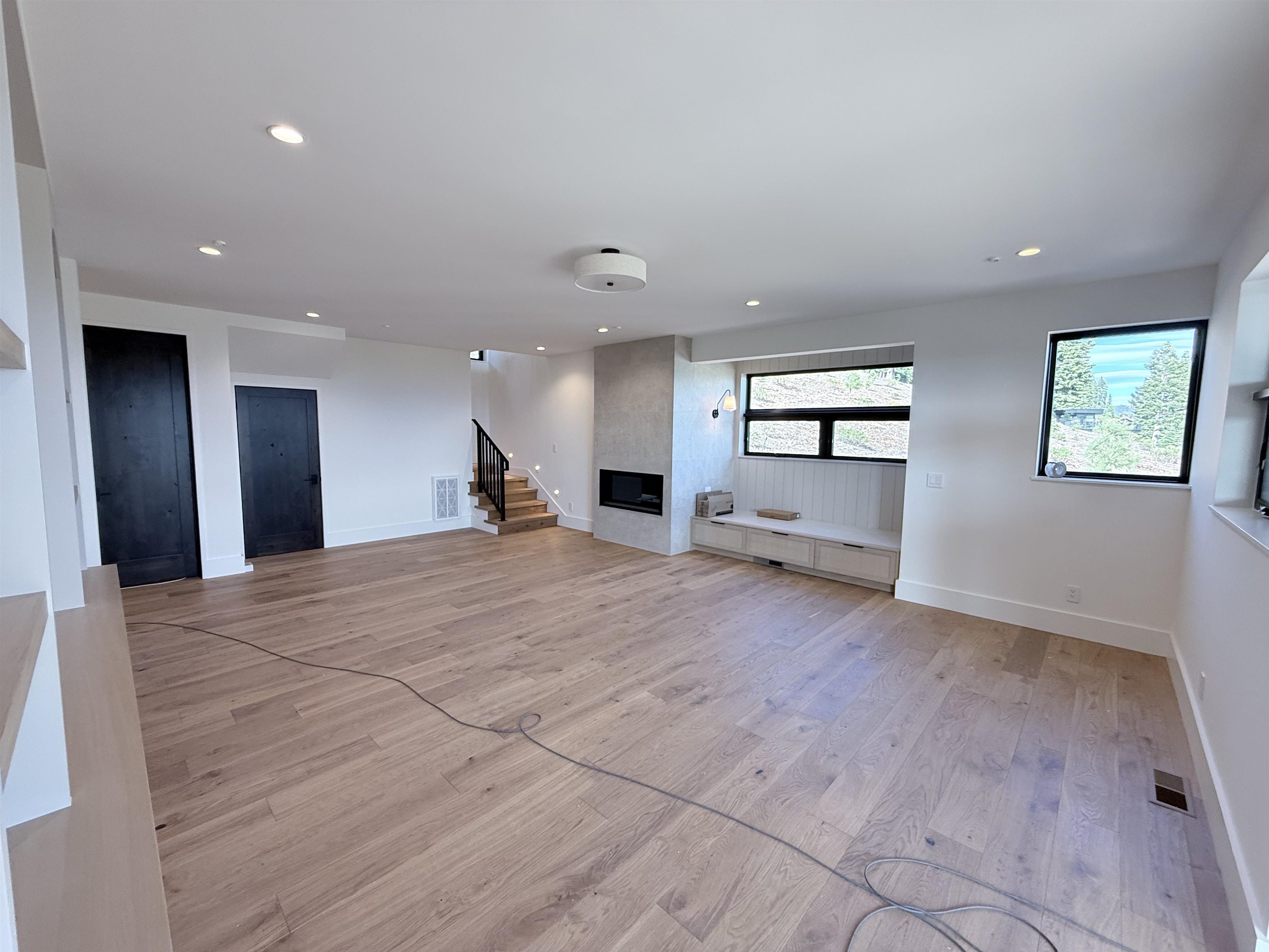 Truckee, California, 96161, United States, 5 Bedrooms Bedrooms, ,5 BathroomsBathrooms,Residential,For Sale,1992888