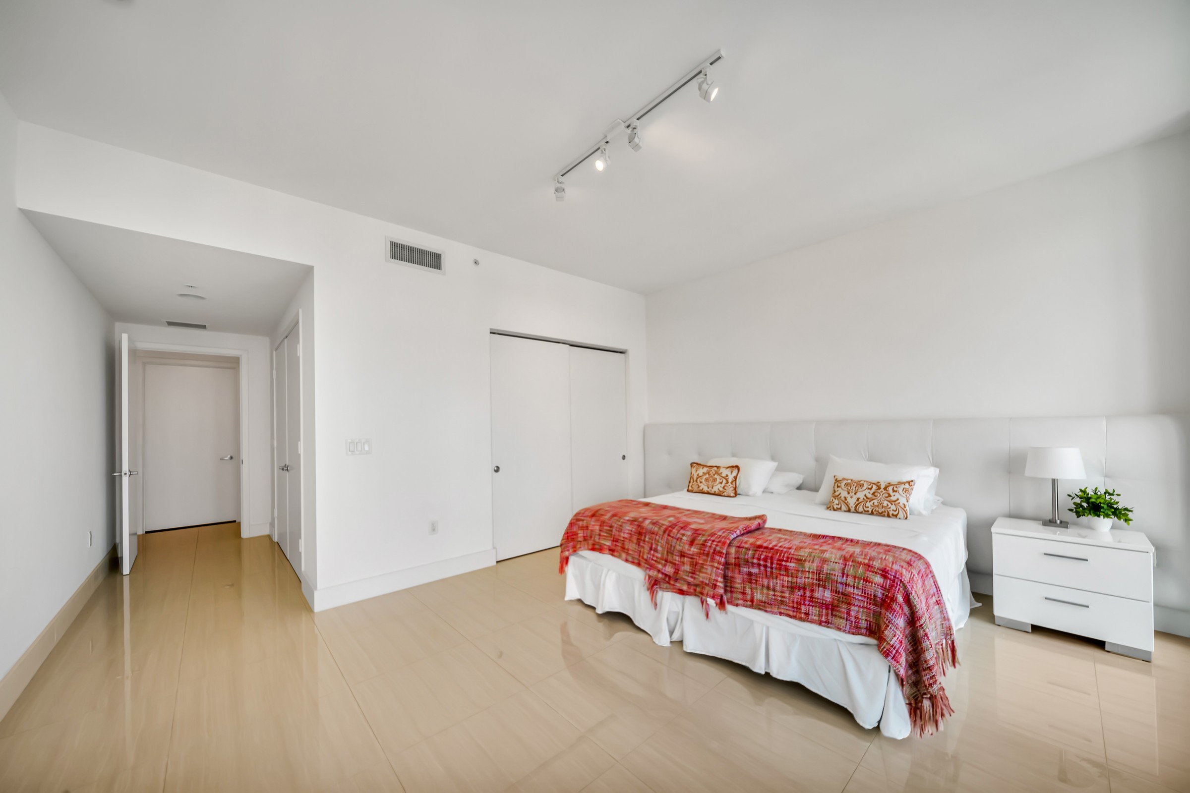  17301 Biscayne Blvd, North Miami Beach, FL, 33160 - 物件實景