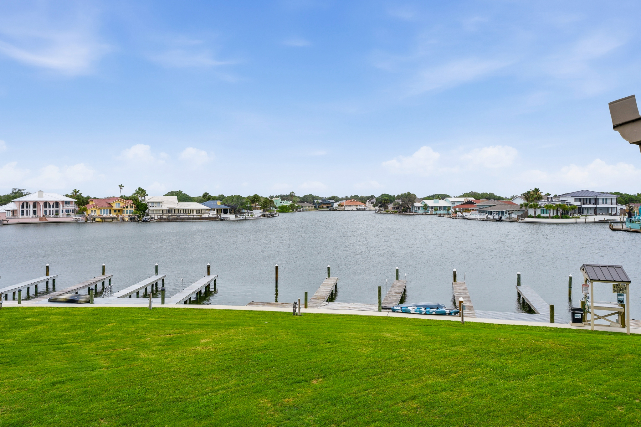  Resort-Style Waterfront Condo - 物件實景