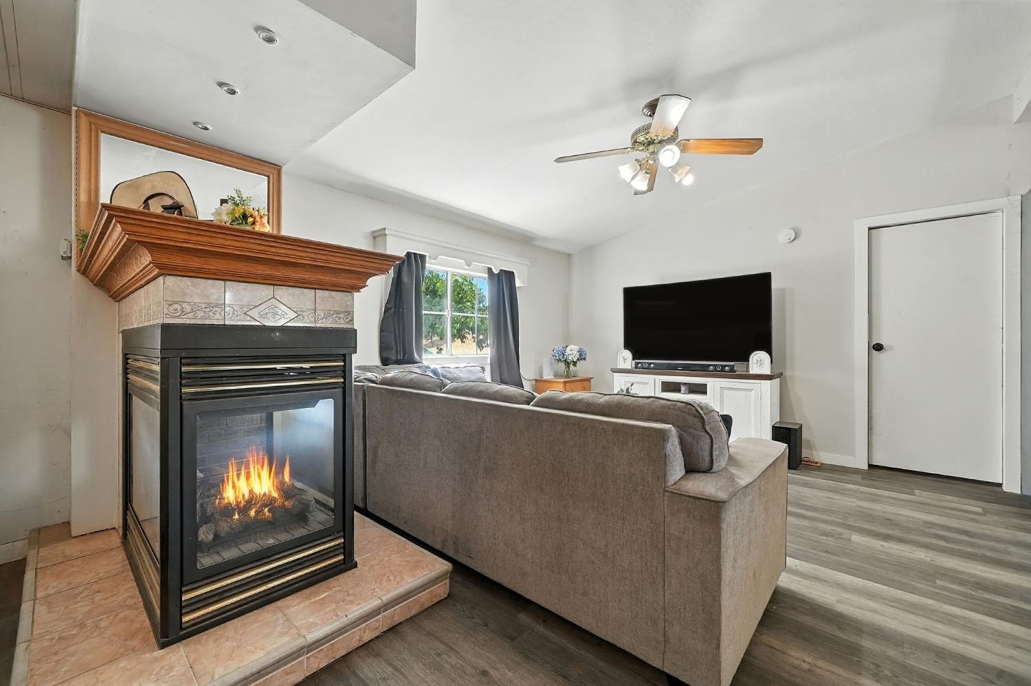 Valley Springs, California, 95252, United States, 3 Bedrooms Bedrooms, ,2 BathroomsBathrooms,Residential,For Sale,1979453