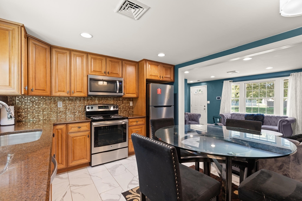Raynham, Massachusetts, 02767, United States, 3 Bedrooms Bedrooms, ,1 BathroomBathrooms,Residential,For Sale,1918032