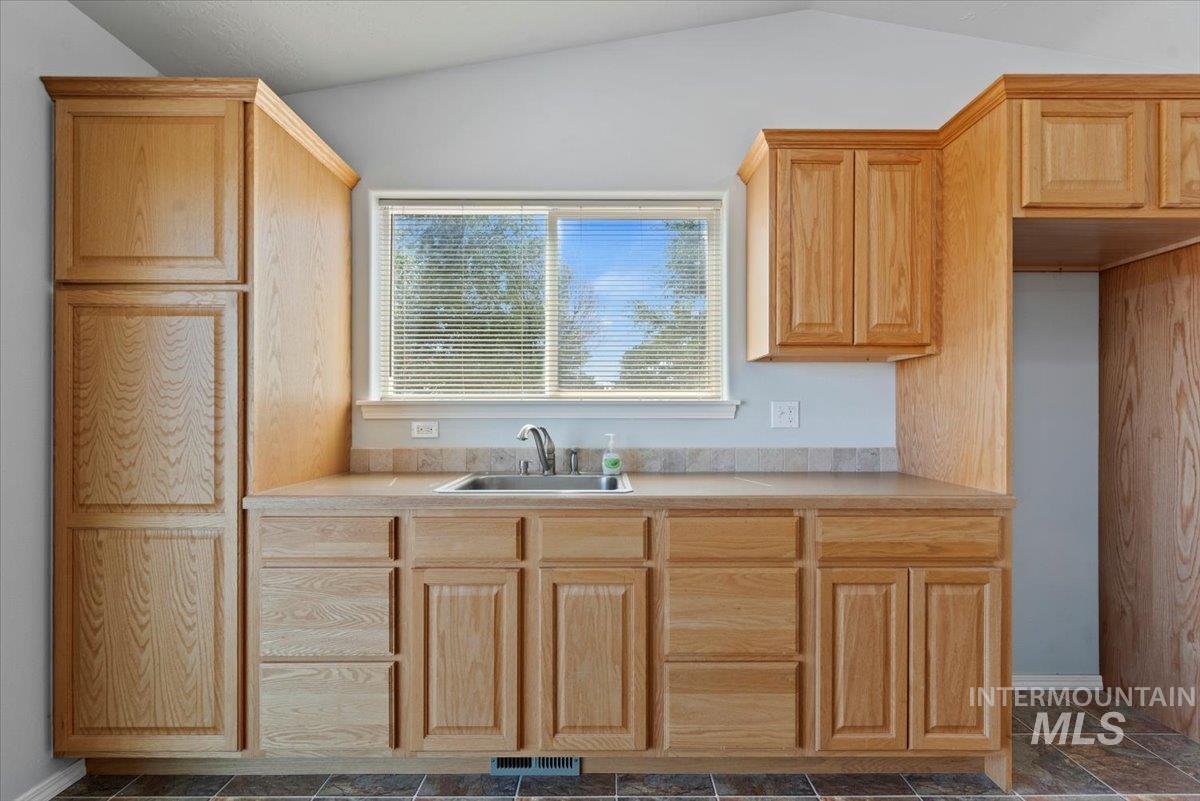 New Plymouth, Idaho, 83655-5457, United States, 5 Bedrooms Bedrooms, ,Residential,For Sale,1918304