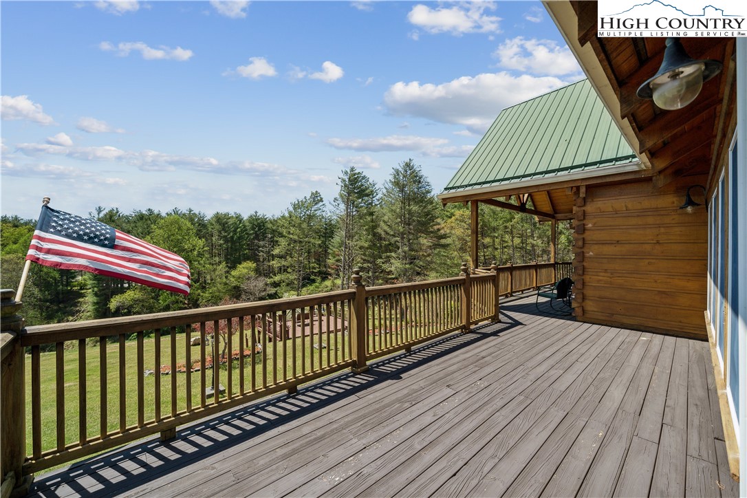 Grassy Creek, North Carolina, 28631, United States, 3 Bedrooms Bedrooms, ,4 BathroomsBathrooms,Residential,For Sale,1794520