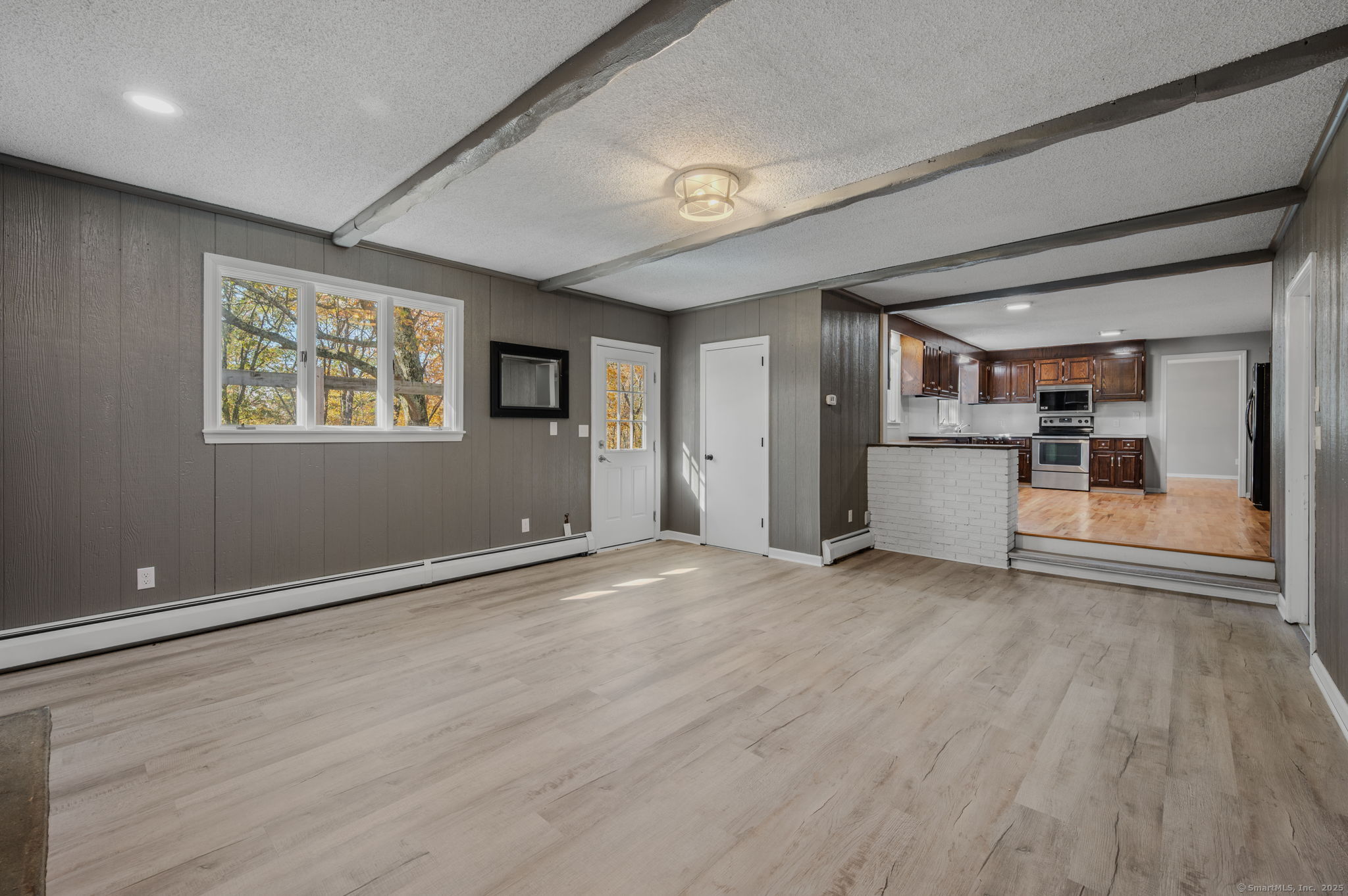 Waterford, Connecticut, 06385, United States, 3 Bedrooms Bedrooms, ,3 BathroomsBathrooms,Residential,For Sale,1969009