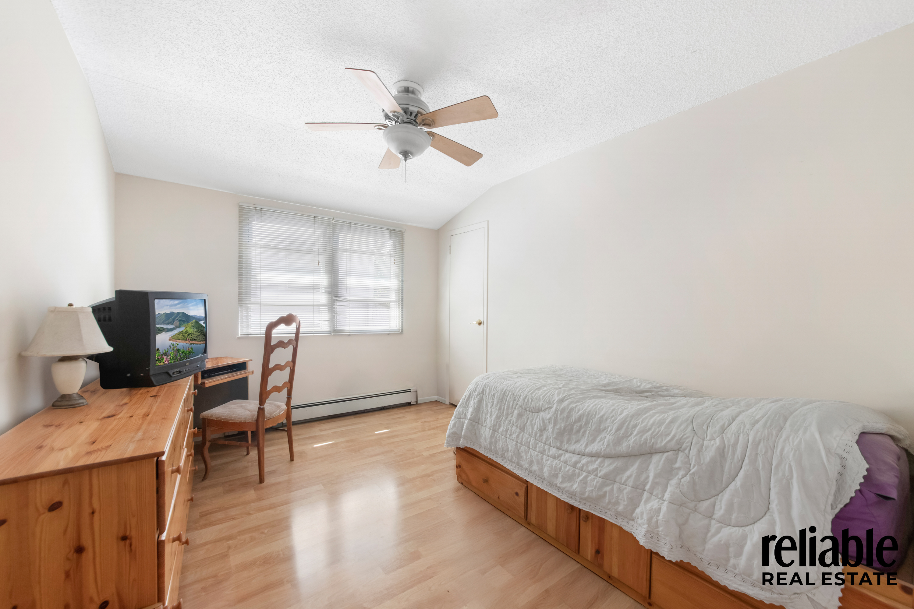 Bayside, New York, 11361, United States, 3 Bedrooms Bedrooms, ,3 BathroomsBathrooms,Residential,For Sale,1942287