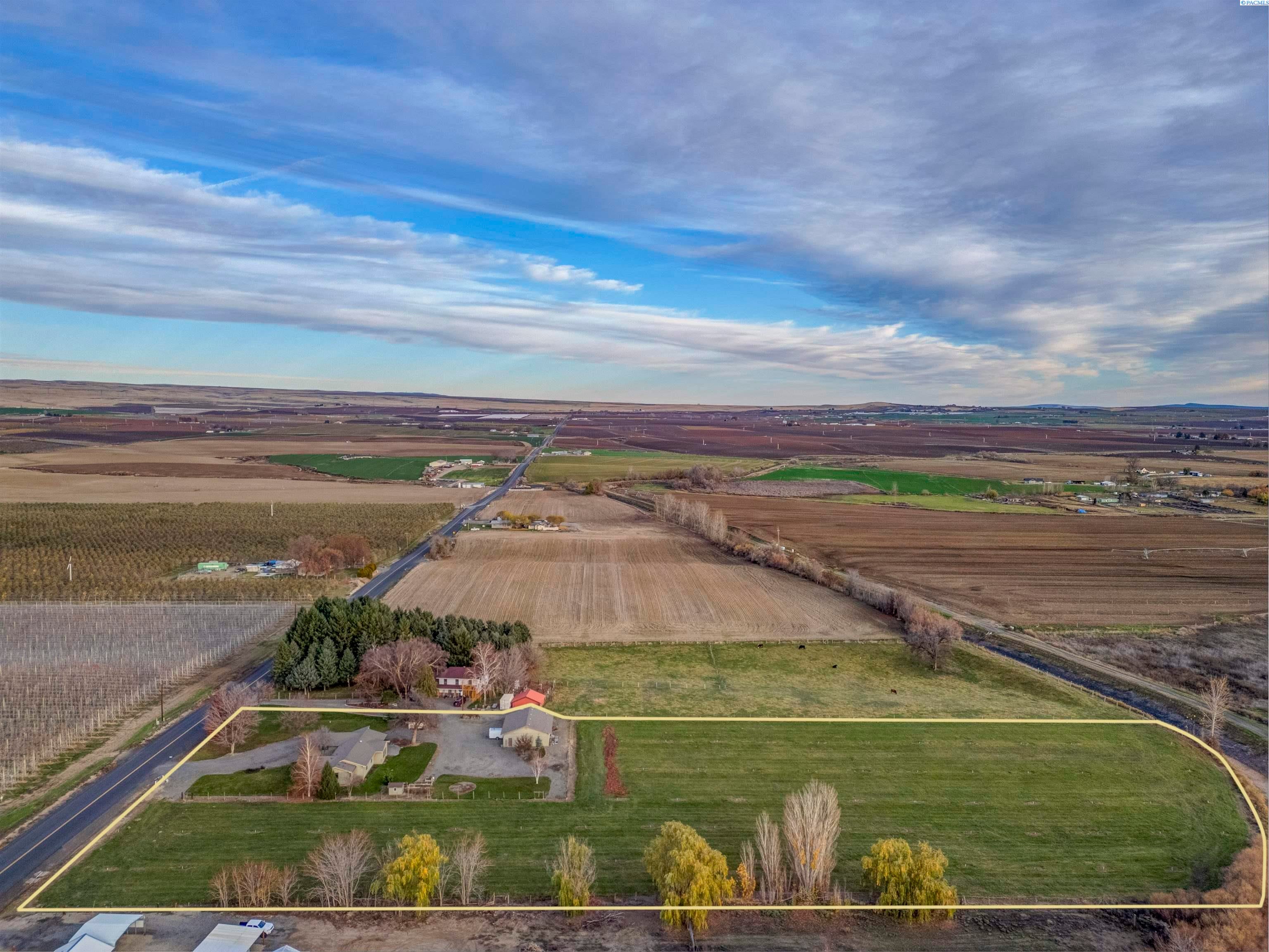 Sunnyside, Washington, 98944, United States, 3 Bedrooms Bedrooms, ,2 BathroomsBathrooms,Residential,For Sale,1998016