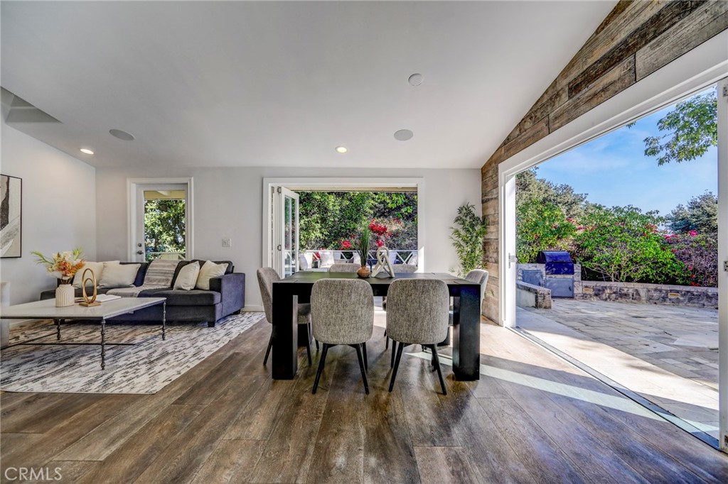 Studio City, California, 91604, United States, 4 Bedrooms Bedrooms, ,3 BathroomsBathrooms,Residential,For Sale,1991680