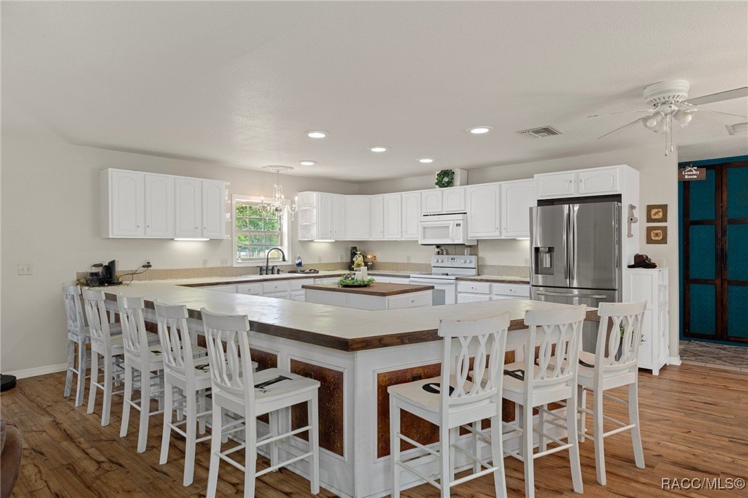 Crystal River, Florida, 34428, United States, 3 Bedrooms Bedrooms, ,3 BathroomsBathrooms,Residential,For Sale,1977079