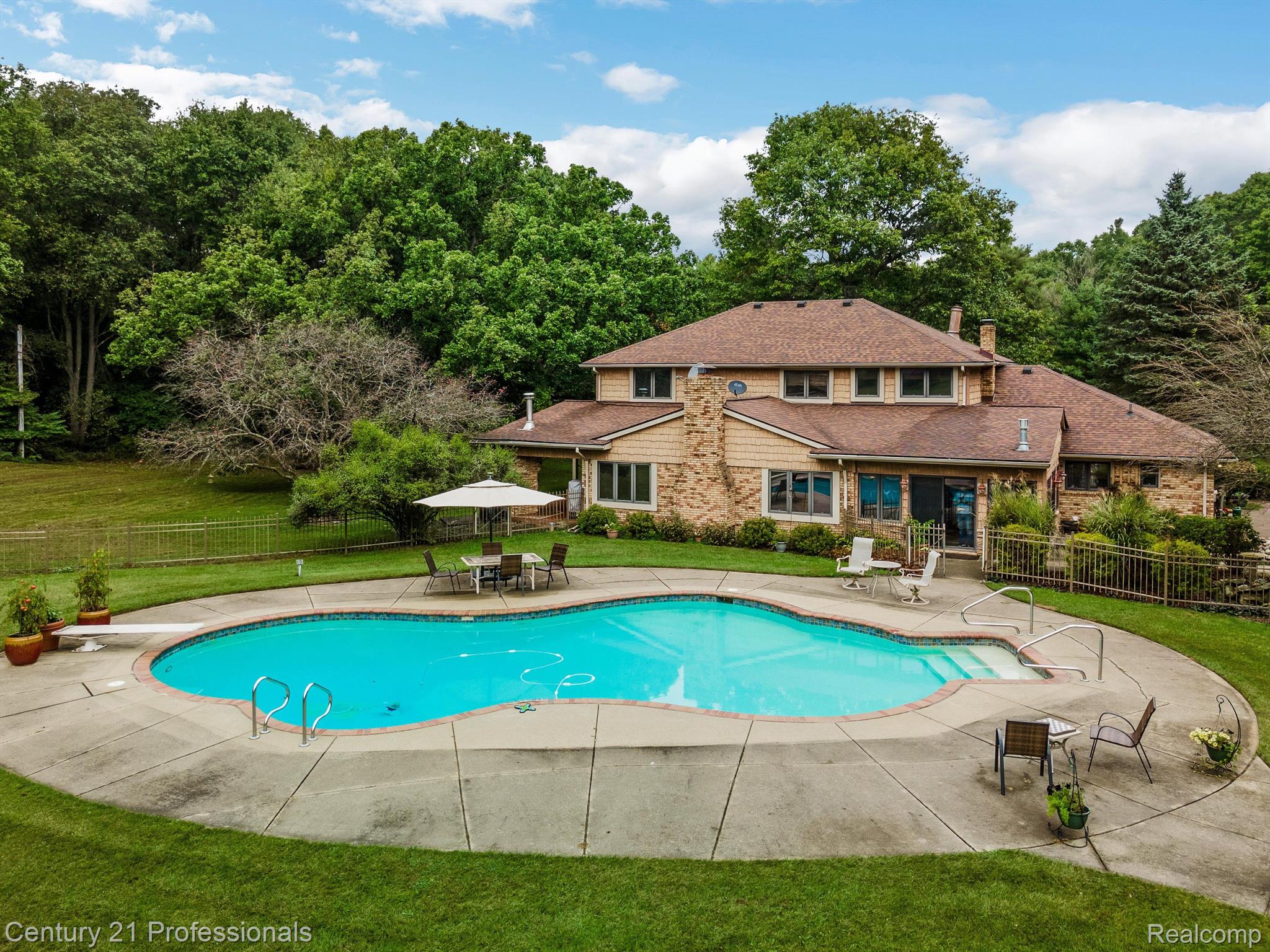 Holly, Michigan, 48442, United States, 4 Bedrooms Bedrooms, ,4 BathroomsBathrooms,Residential,For Sale,1943640