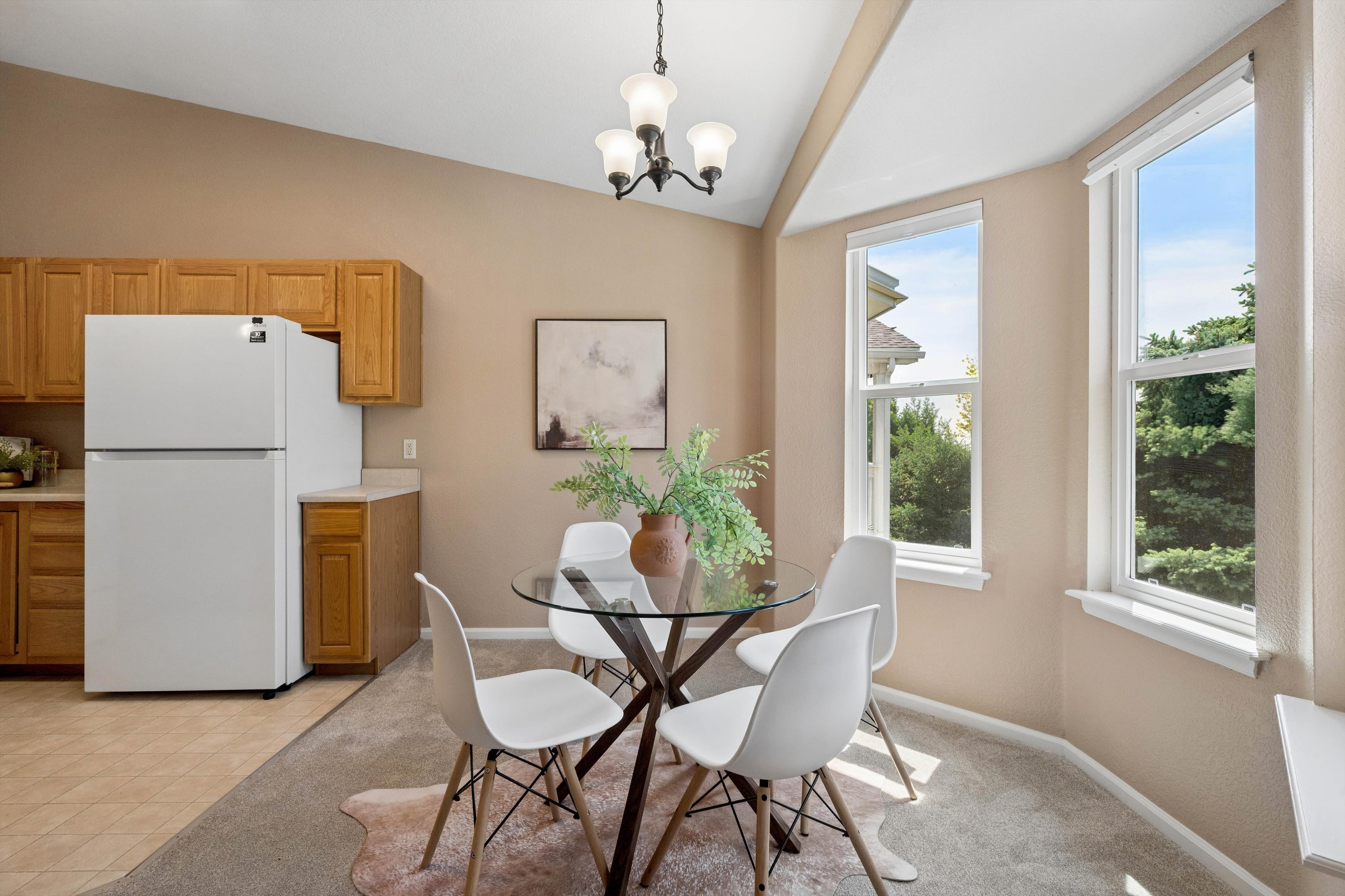  Refreshed, Move-in Ready, And Priced With The Market In Mind - 物件實景