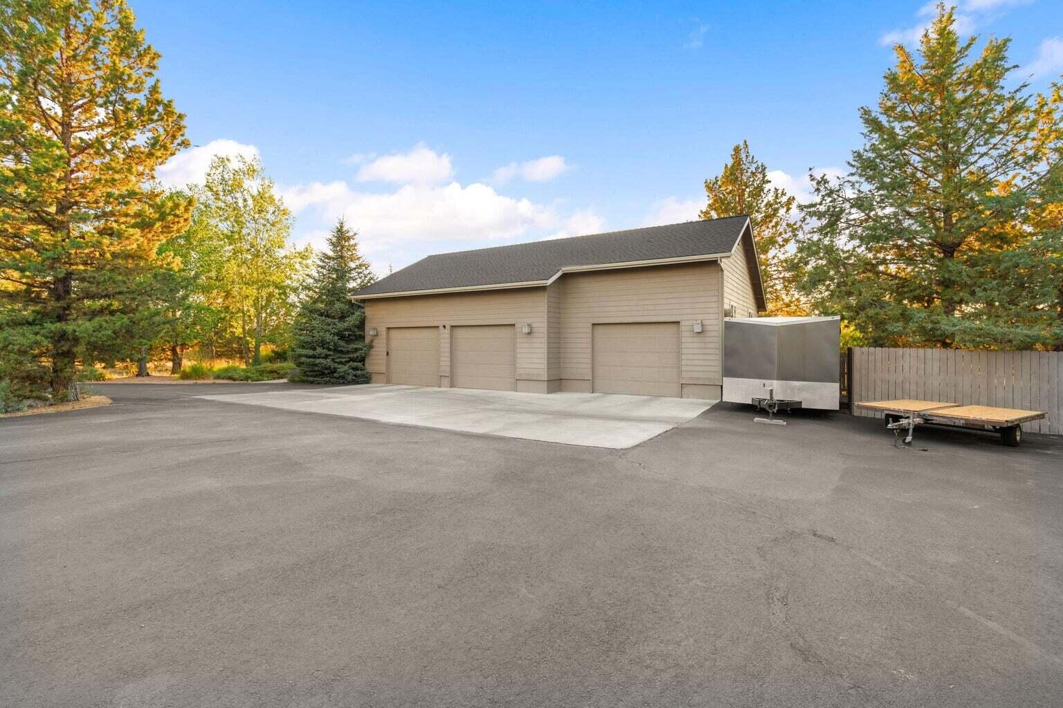 Powell Butte, Oregon, 97753, United States, 3 Bedrooms Bedrooms, ,4 BathroomsBathrooms,Residential,For Sale,1818290
