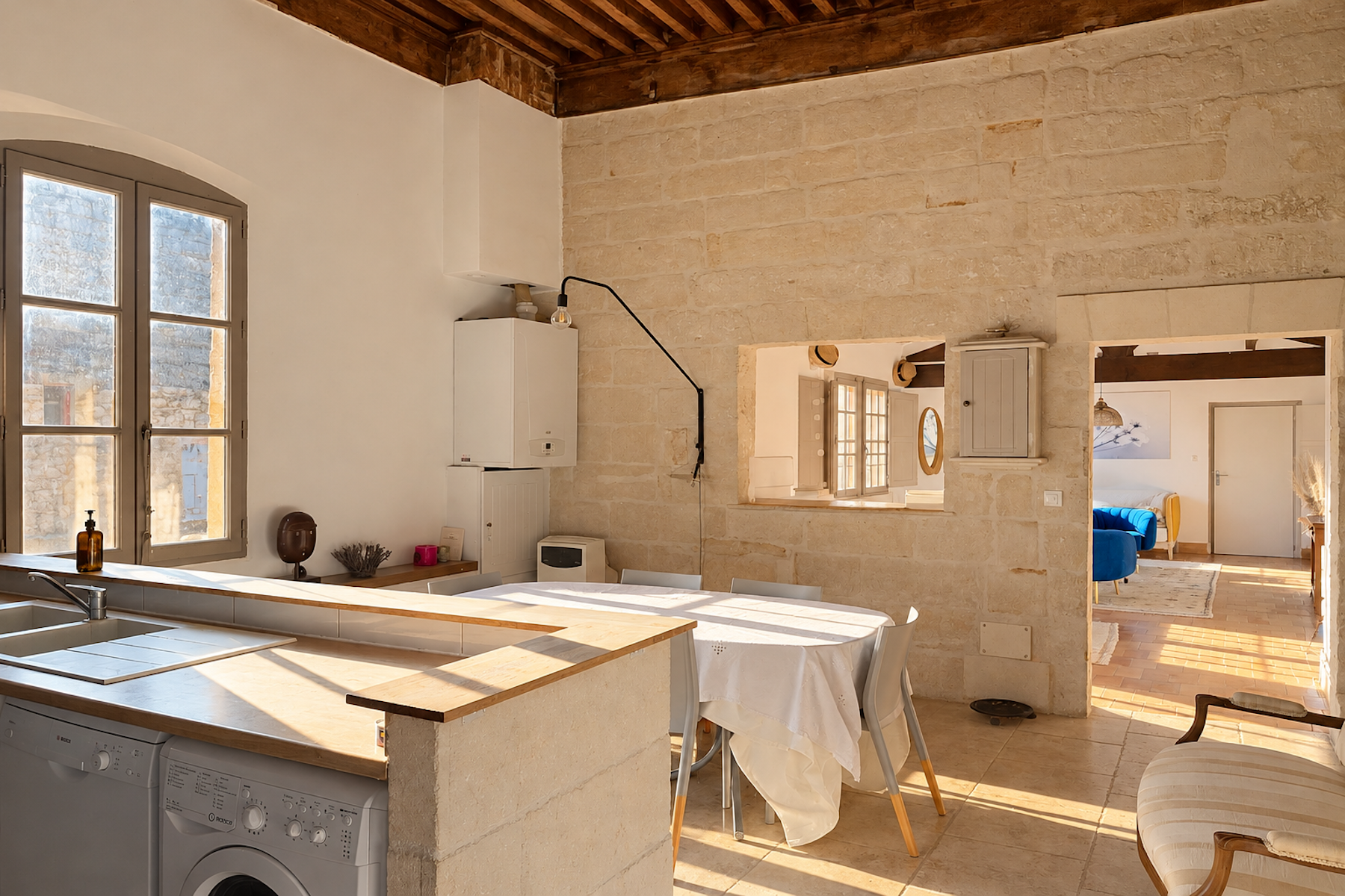  17th Century Private Mansion - 105 m² - Steps from Place aux Herbes - 物件實景