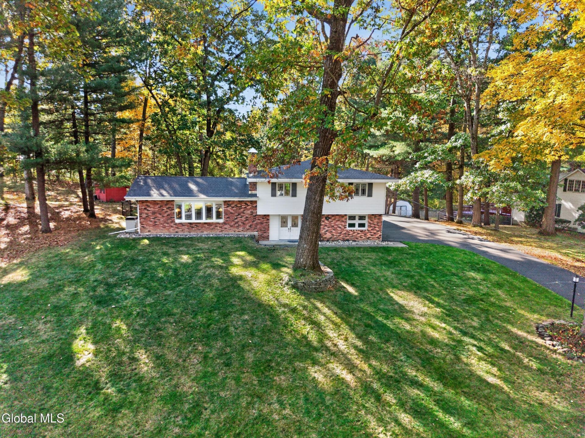 Highland Dr, Schenectady, NY 12303