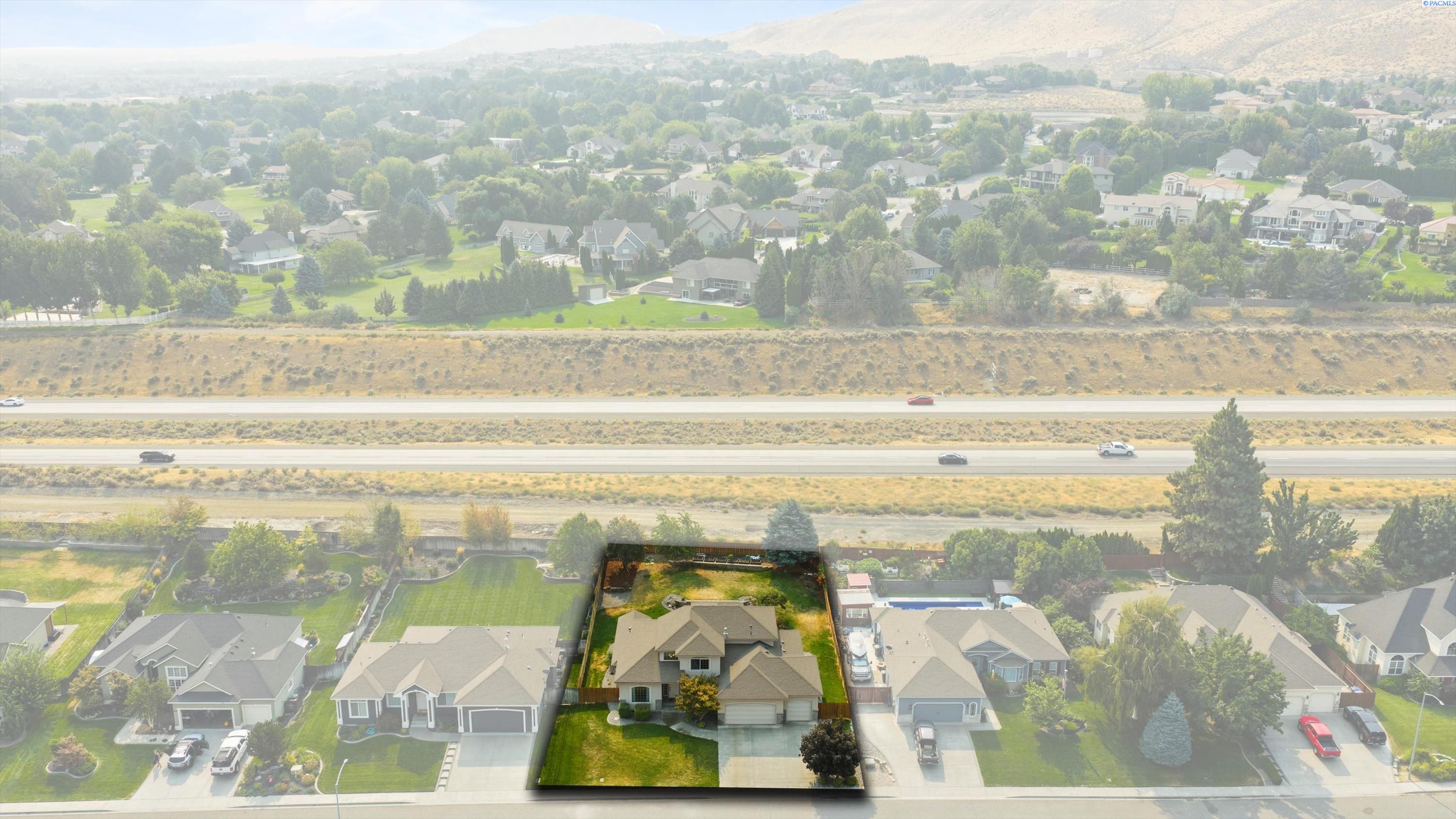 Richland, Washington, 99352, United States, 4 Bedrooms Bedrooms, ,3 BathroomsBathrooms,Residential,For Sale,1940830