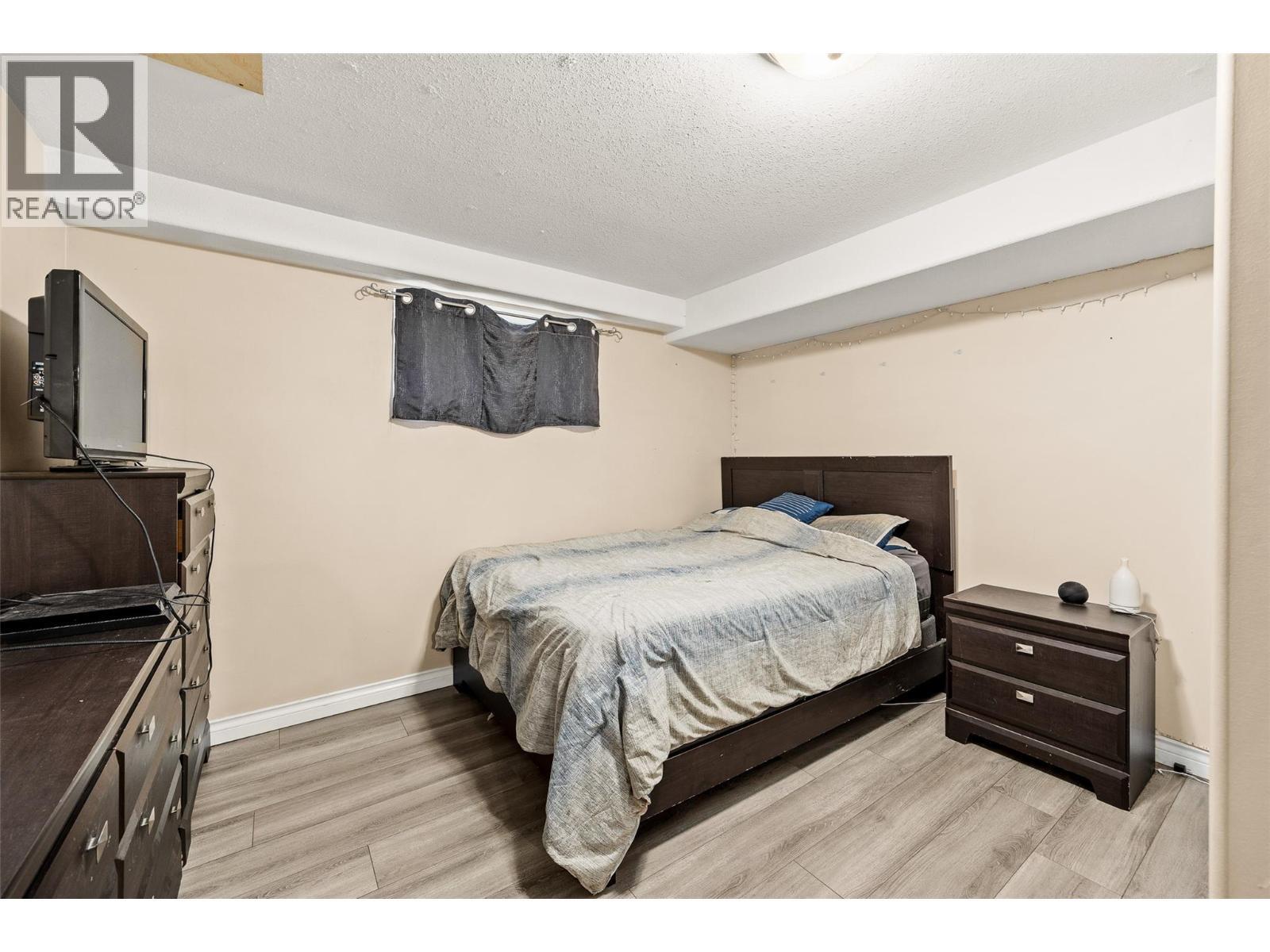 KELOWNA, British Columbia, V1V 1S9, CA, 4 Bedrooms Bedrooms, ,3 BathroomsBathrooms,Residential,For Sale,1895438