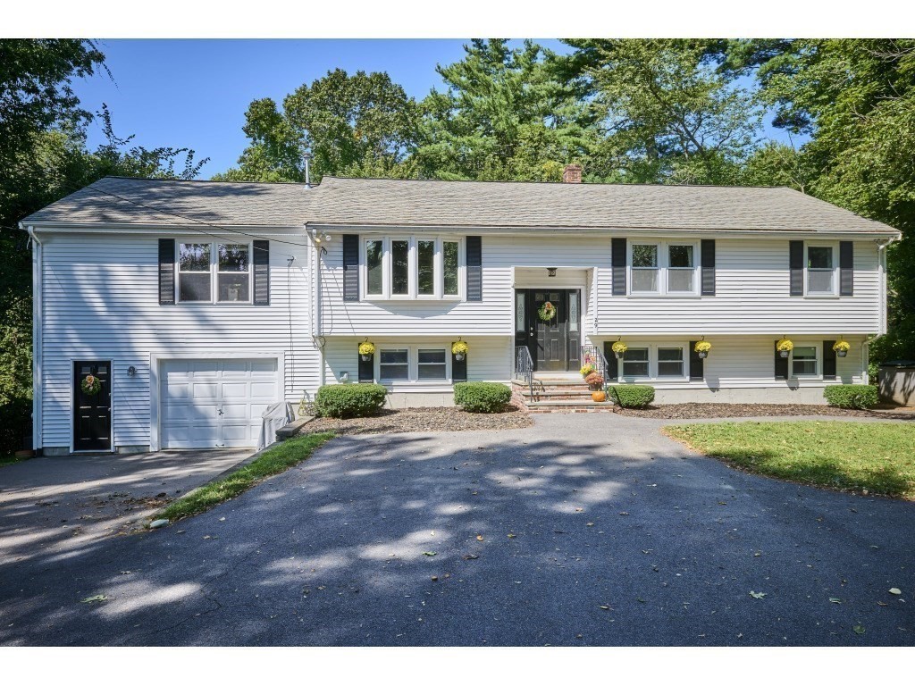 Stoughton, Massachusetts, 02072, United States, 7 Bedrooms Bedrooms, ,5 BathroomsBathrooms,Residential,For Sale,1943910