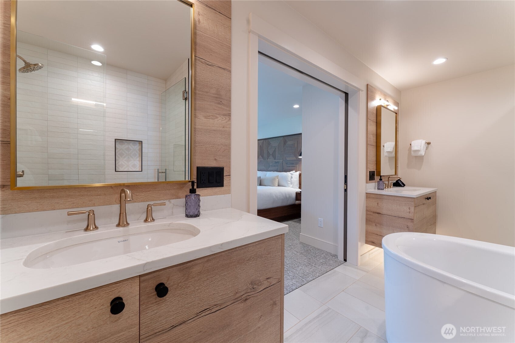 Manson, Washington, 98831, United States, 1 Bedroom Bedrooms, ,2 BathroomsBathrooms,Residential,For Sale,1847546