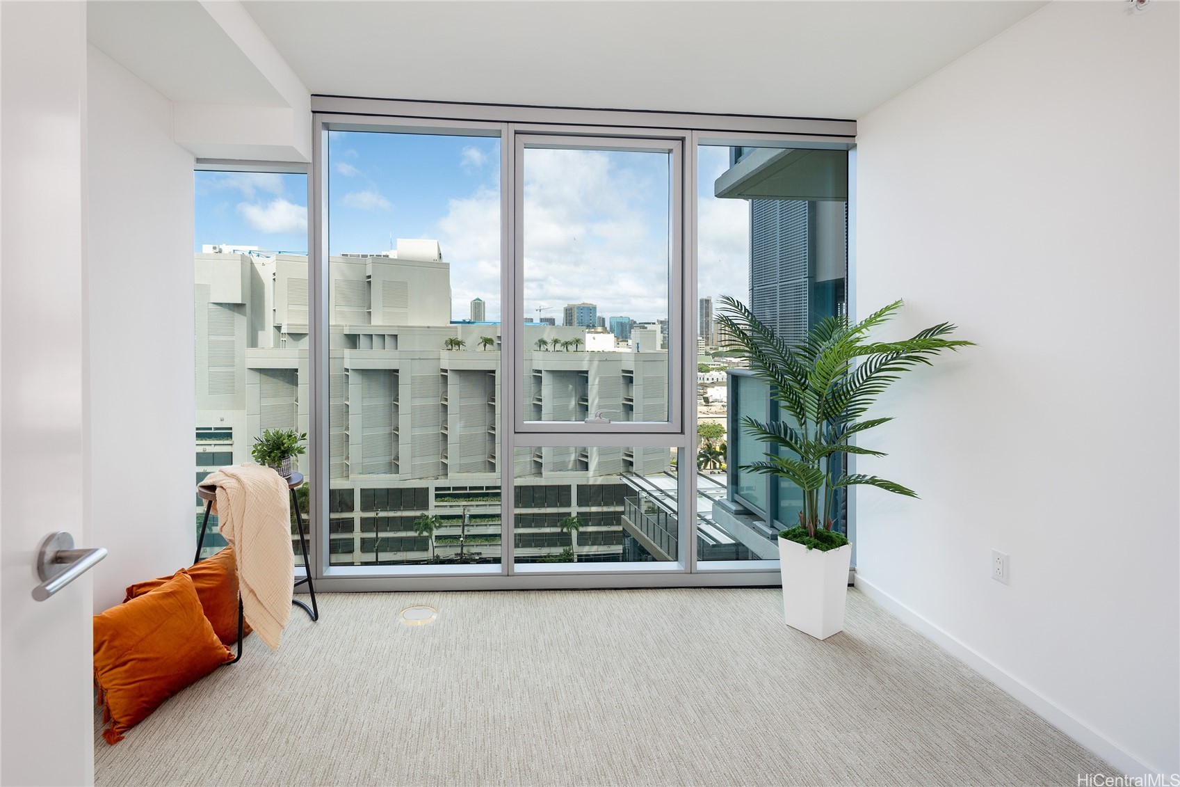 Honolulu, Hawaii, 96814, United States, 2 Bedrooms Bedrooms, ,2 BathroomsBathrooms,Residential,For Sale,1988150