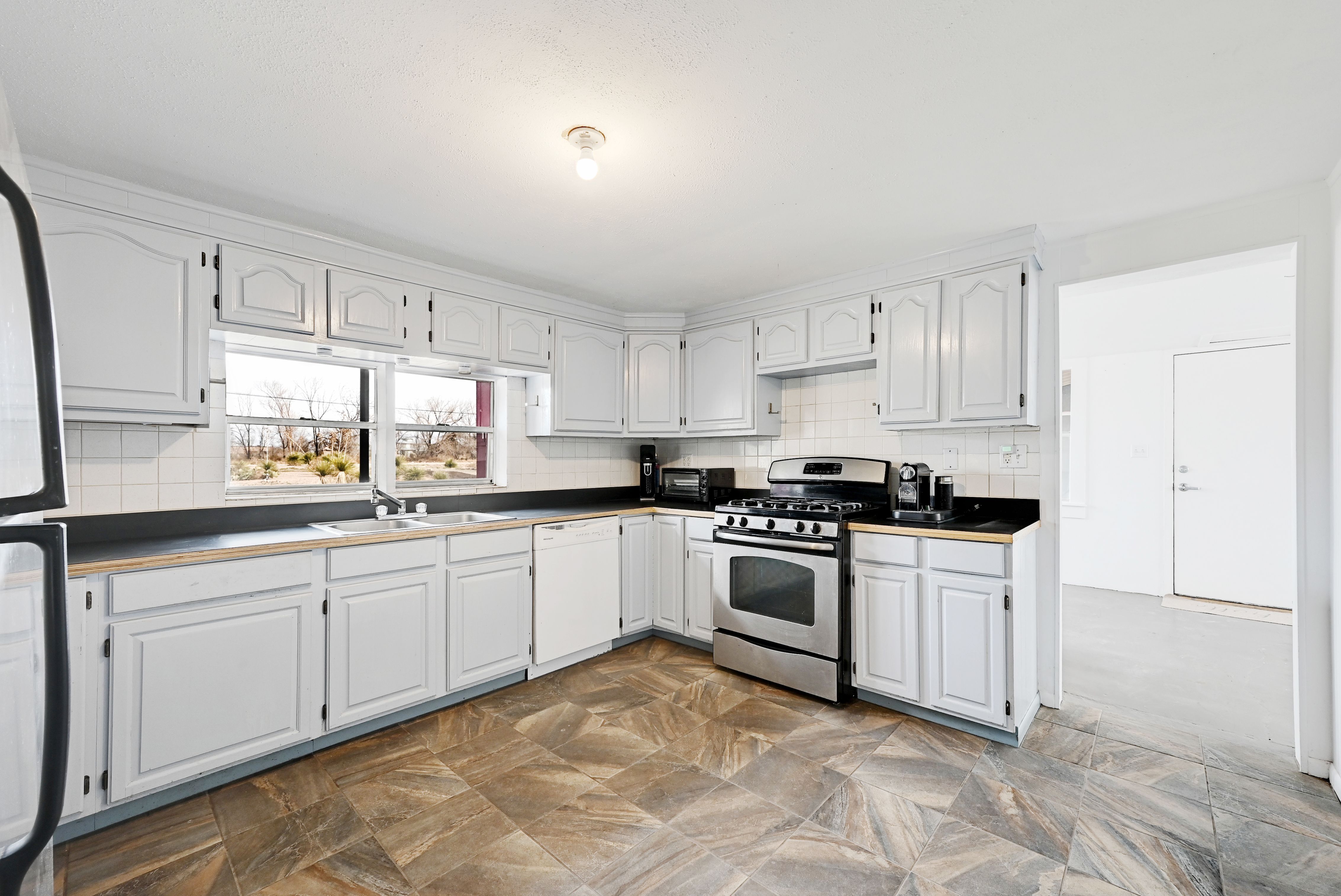  1011 West Washington Street, Marfa, TX 79843 - 物件實景