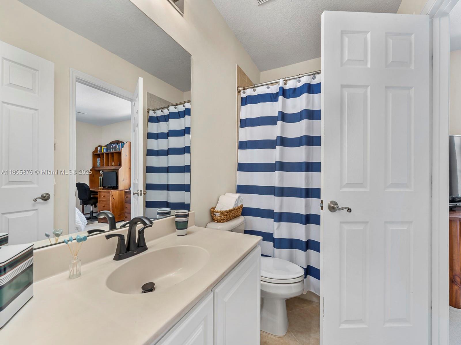 Weston, Florida, 33332, United States, 5 Bedrooms Bedrooms, ,5 BathroomsBathrooms,Residential,For Sale,1826480