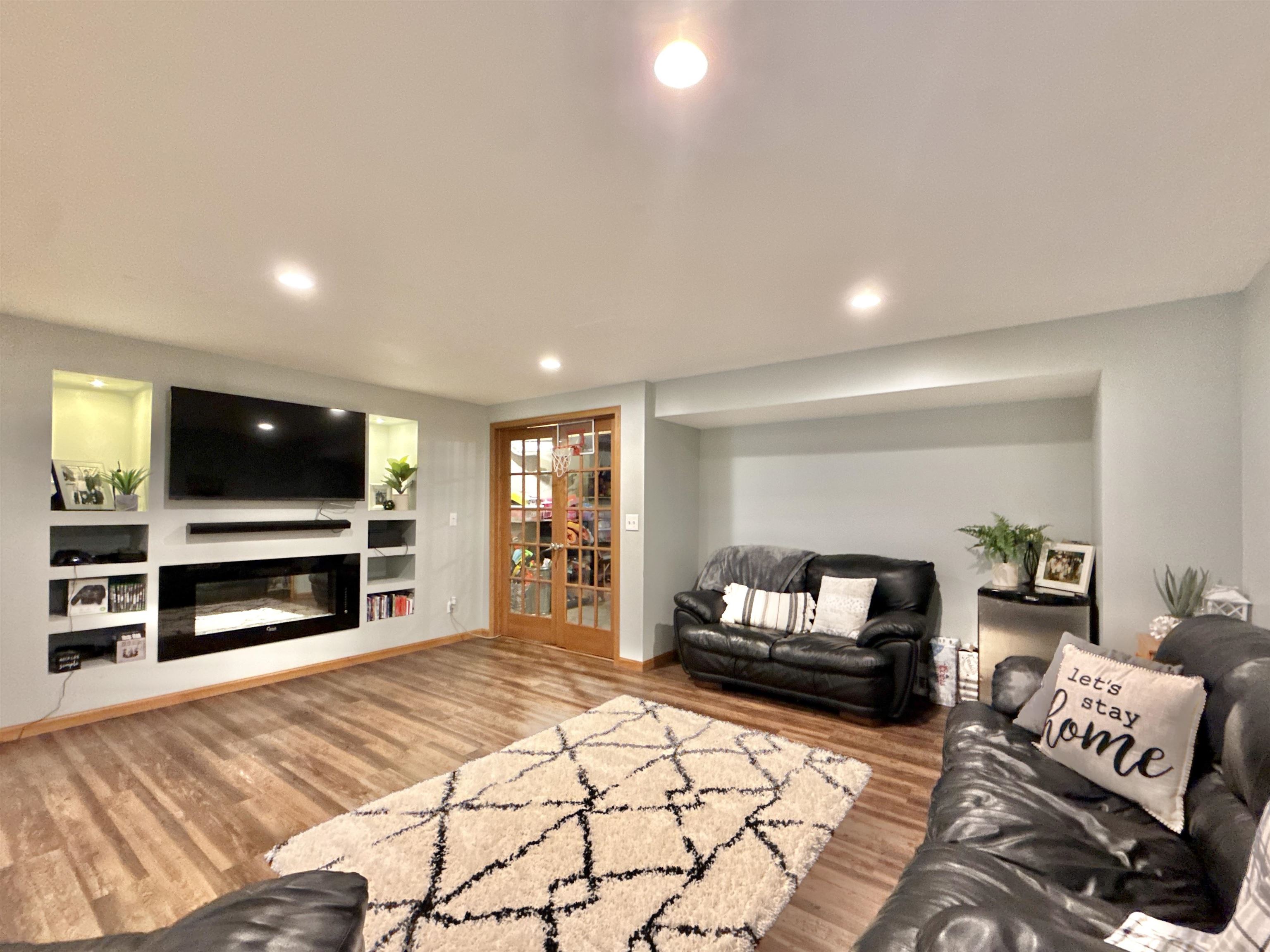 South Beloit, Illinois, 61080, United States, 4 Bedrooms Bedrooms, ,3 BathroomsBathrooms,Residential,For Sale,1984178