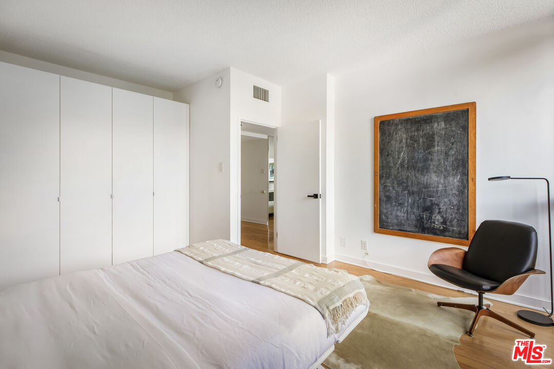 Los Angeles, California, 90027, United States, 1 Bedroom Bedrooms, ,1 BathroomBathrooms,Residential,For Sale,1907316