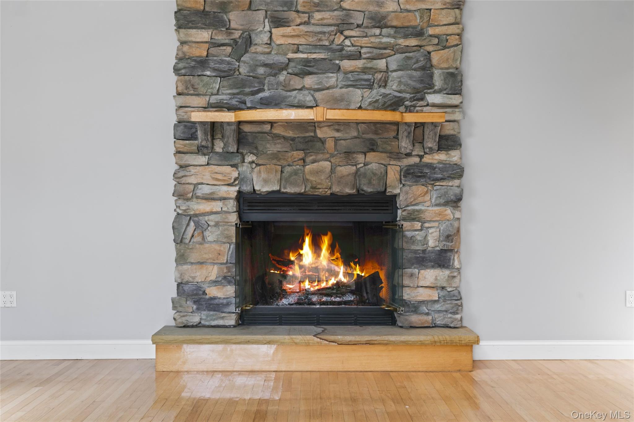 East Patchogue, New York, 11772, United States, 3 Bedrooms Bedrooms, ,2 BathroomsBathrooms,Residential,For Sale,1902442