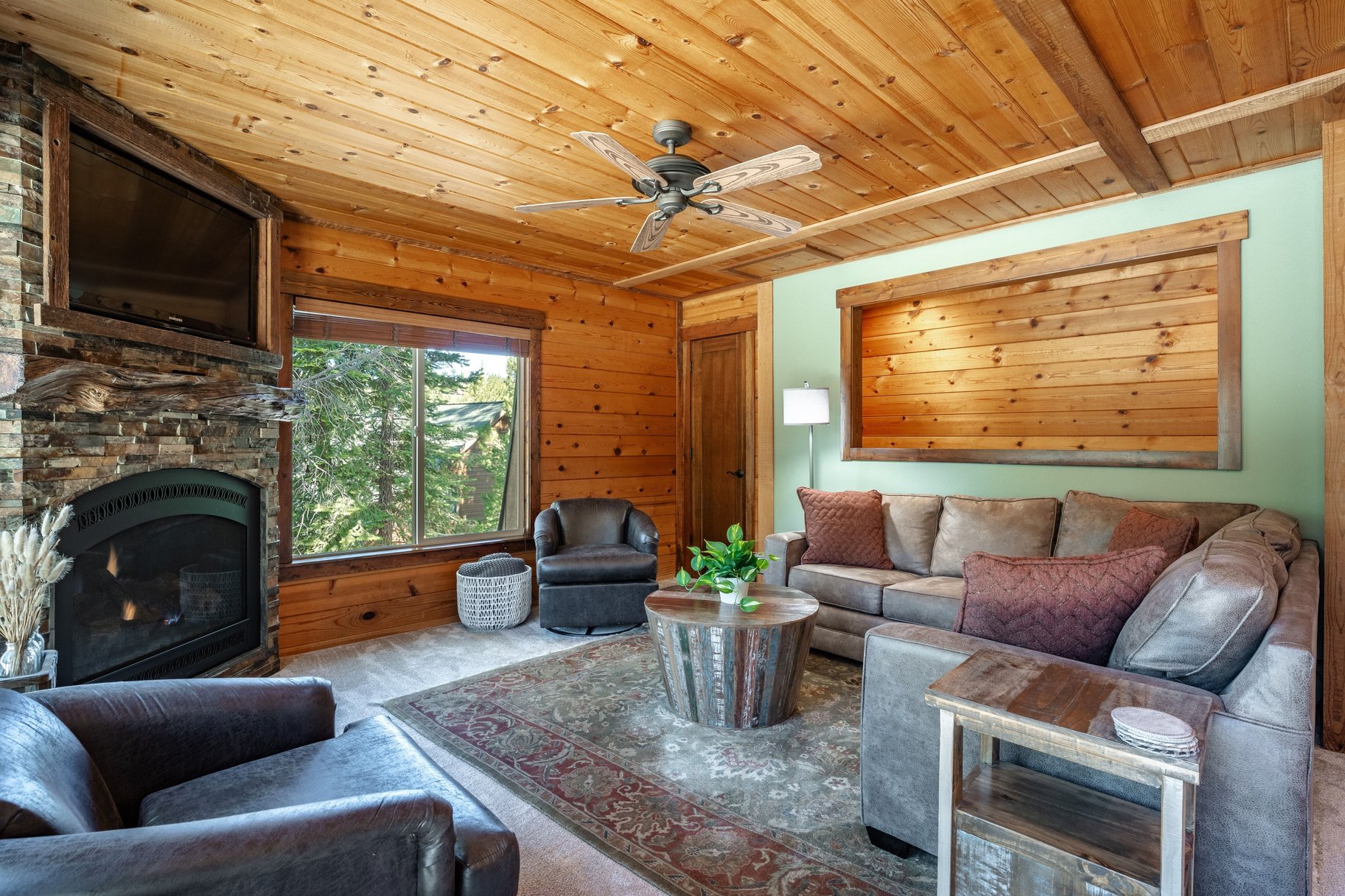  Updated Tahoe Donner retreat with a greenbelt setting - 物件實景