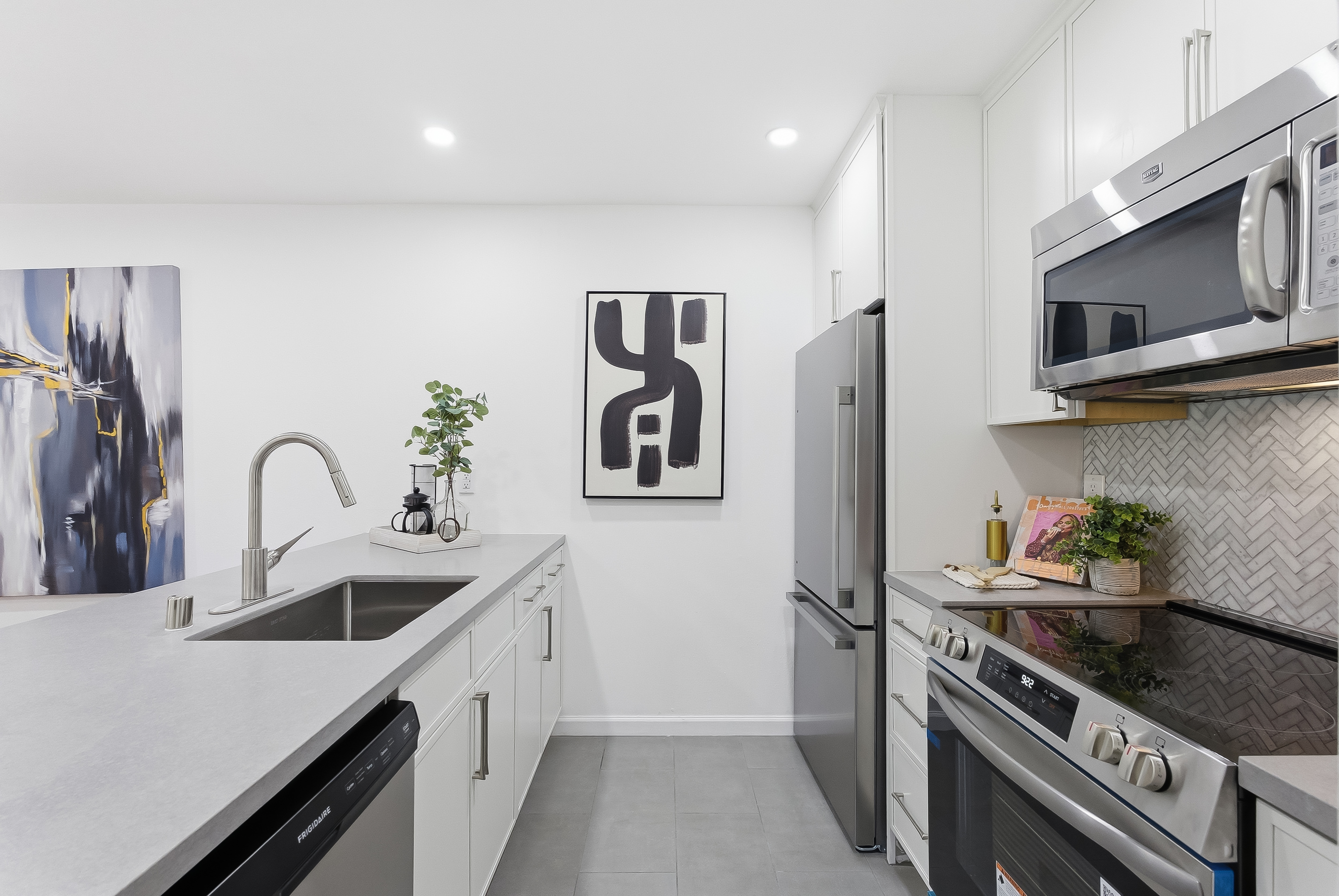  Rare One-Story End Unit Condo - 物件實景